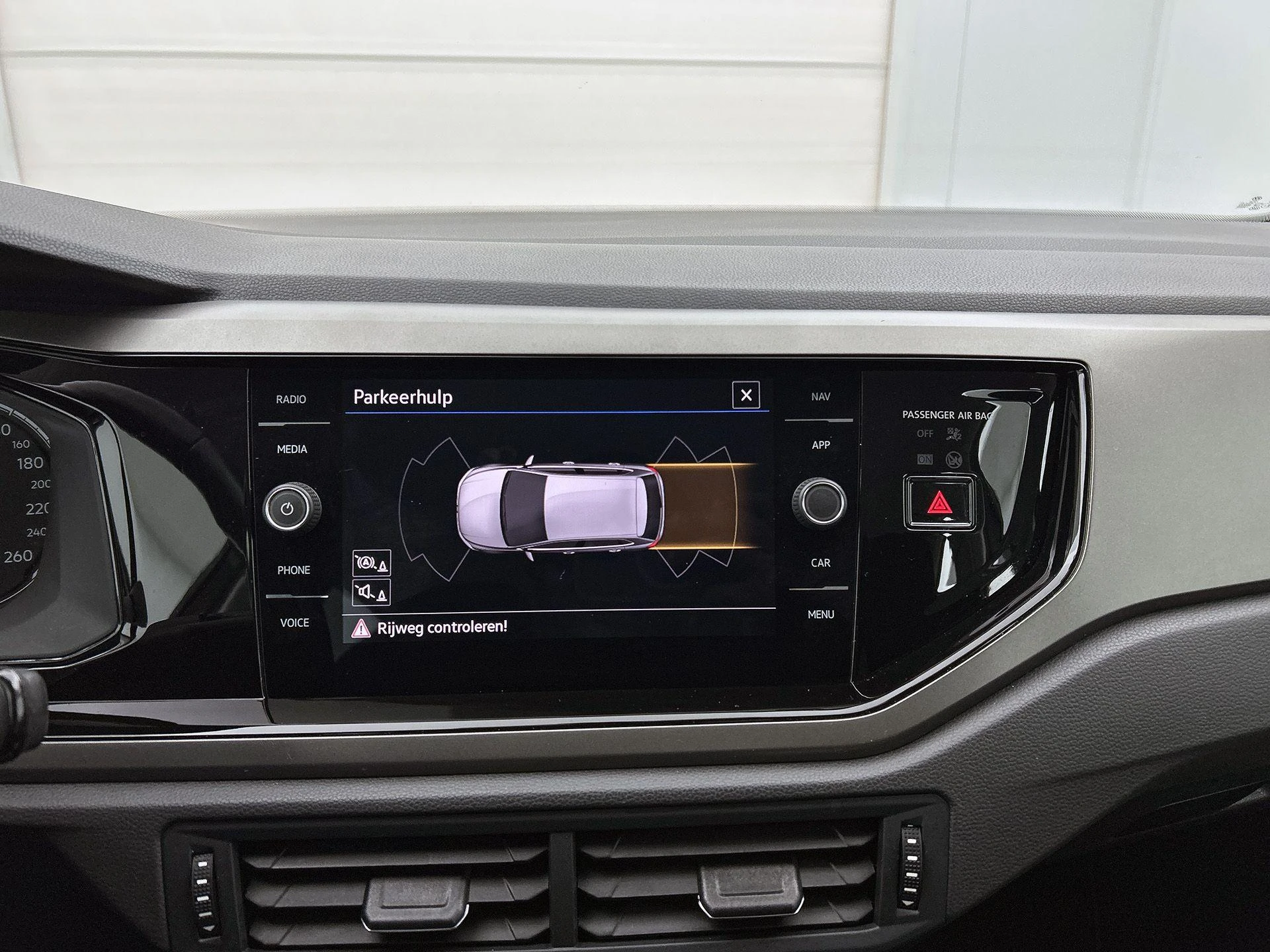 Volkswagen-Polo-image-9