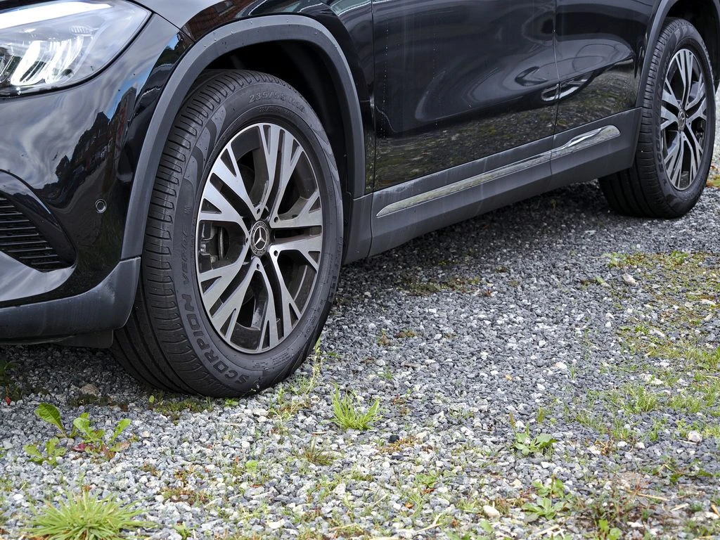 Mercedes-Benz-GLA 200 d-image-6