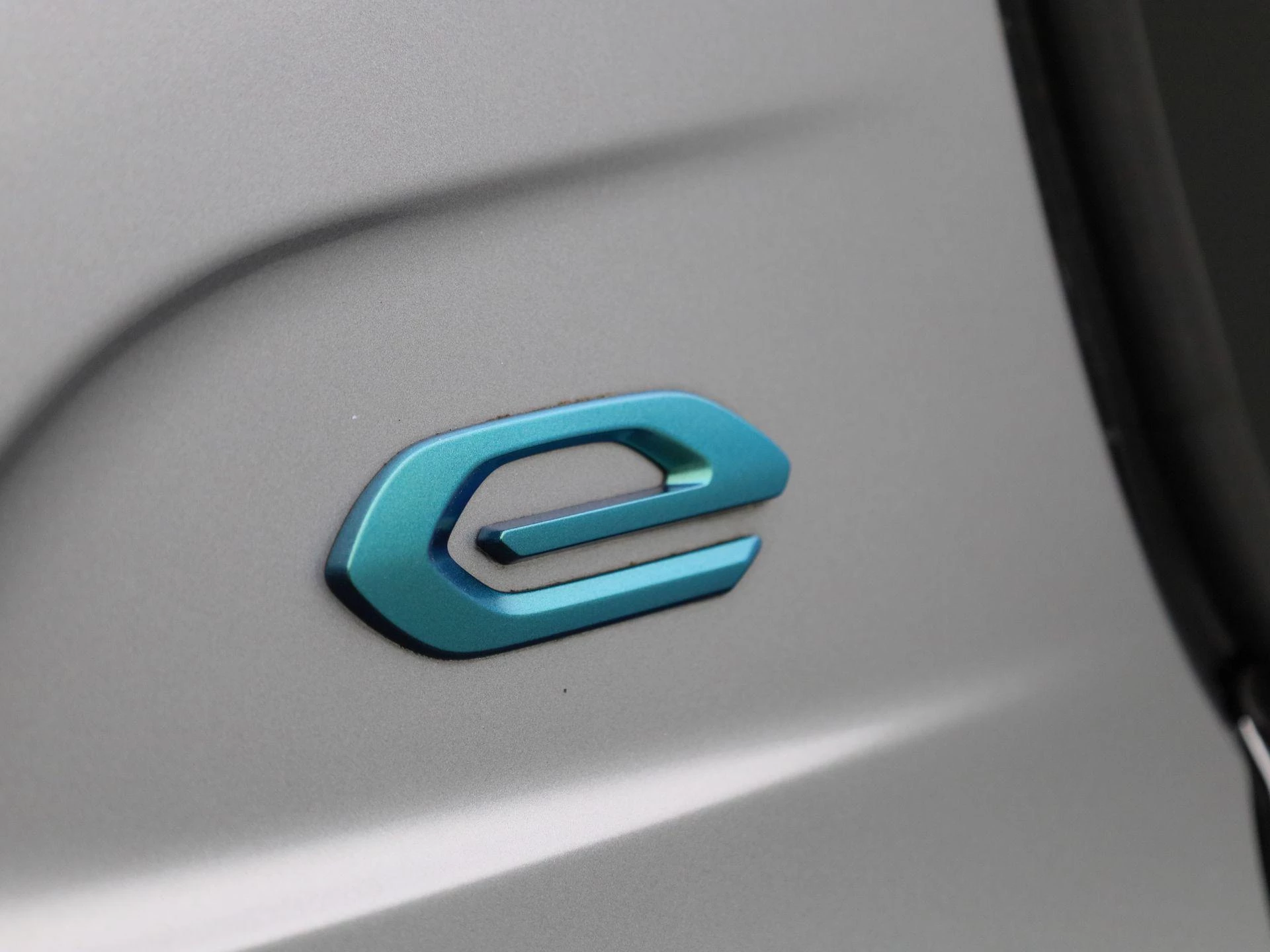 Peugeot-e-208-image-39