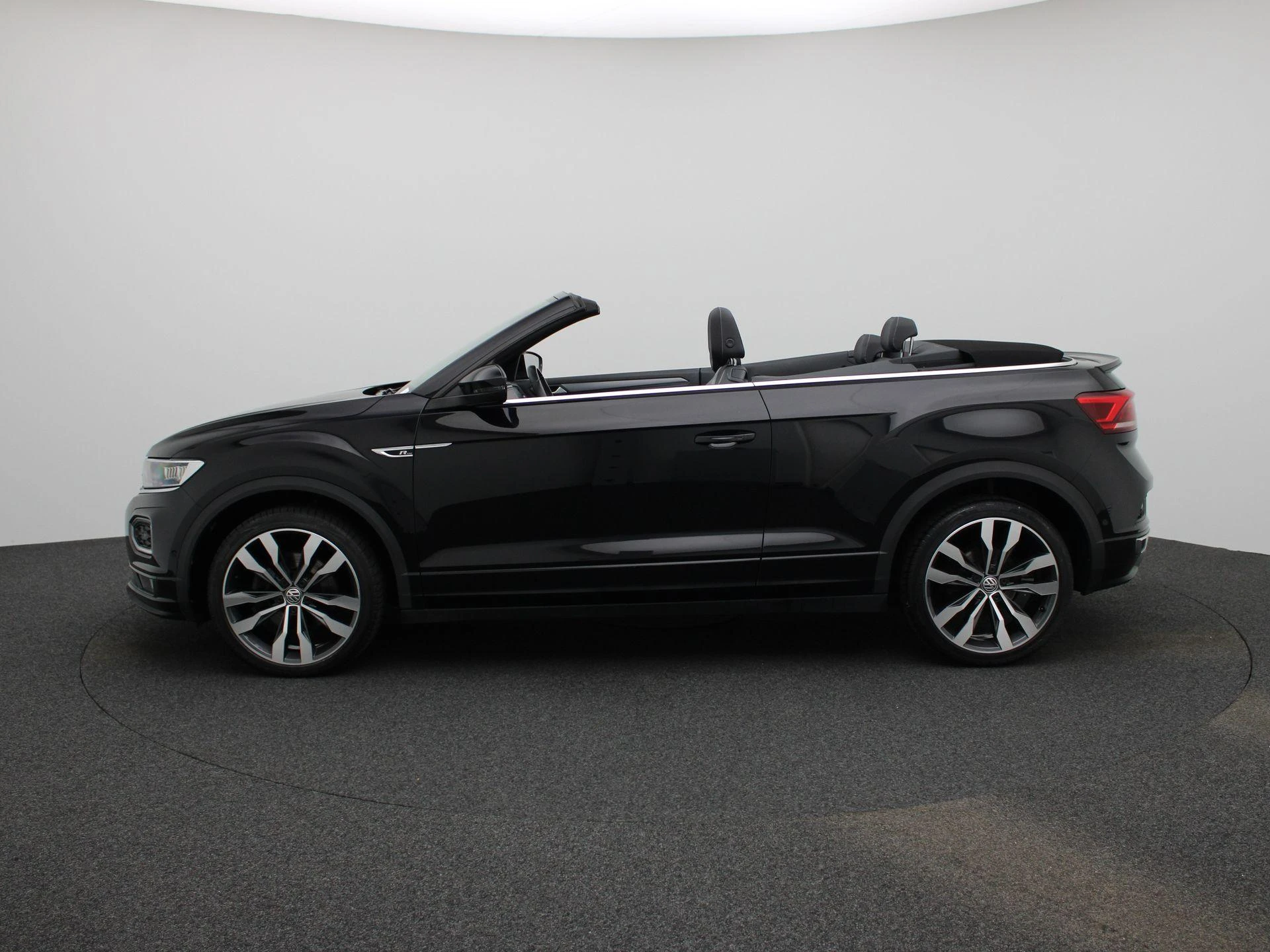 Volkswagen-T-Roc-image-3