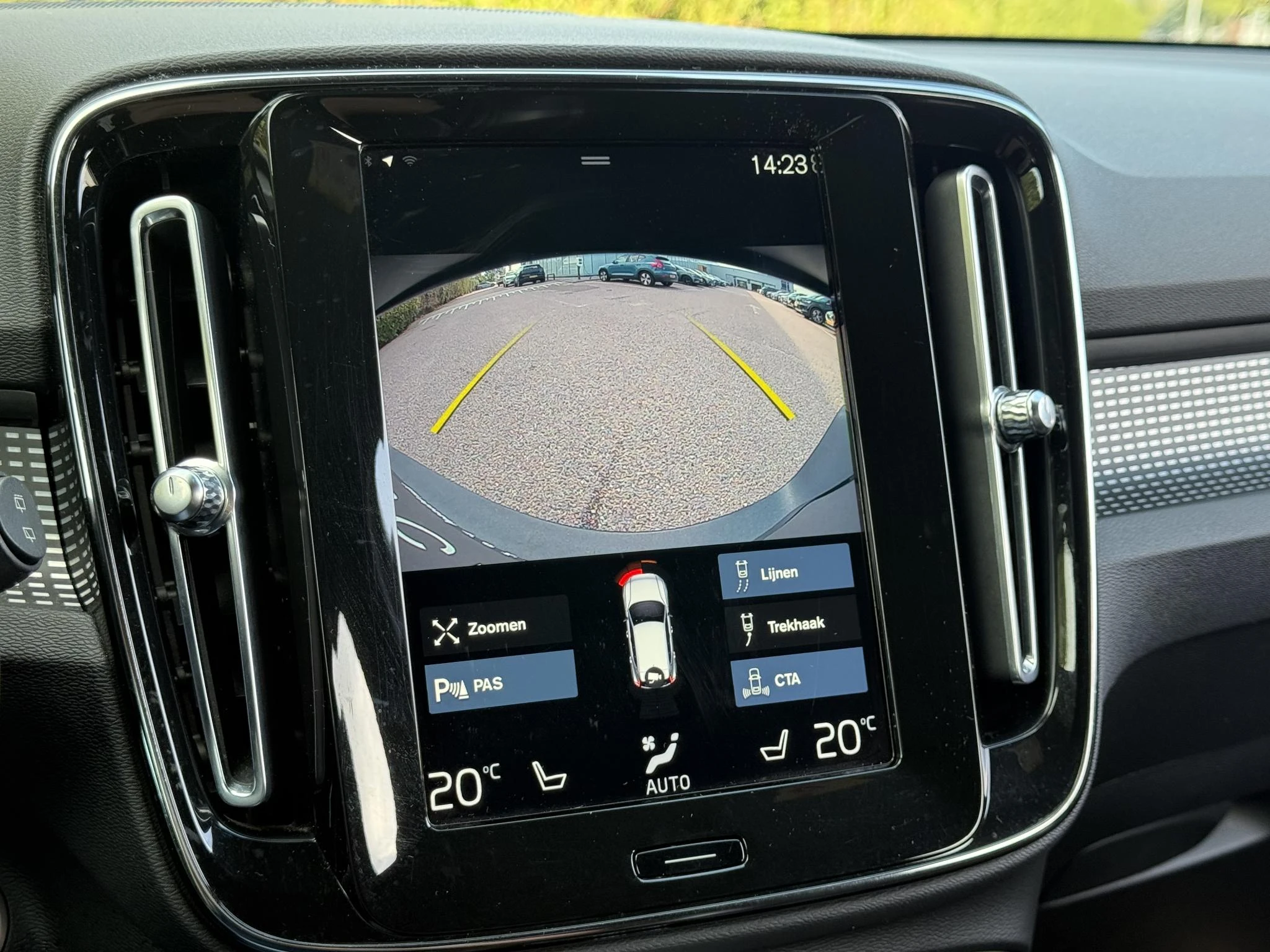 Volvo-XC40-image-2
