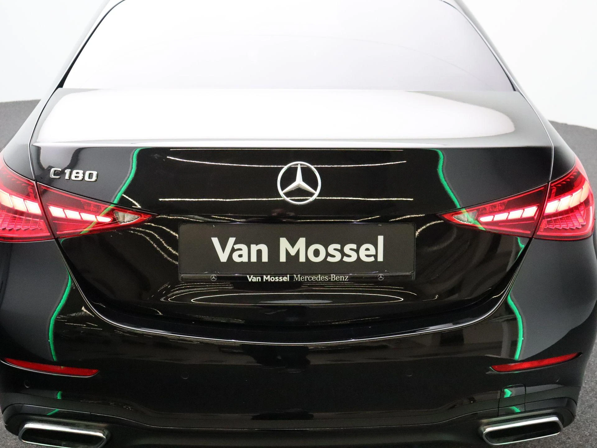 Mercedes-Benz-C-Klasse-image-25
