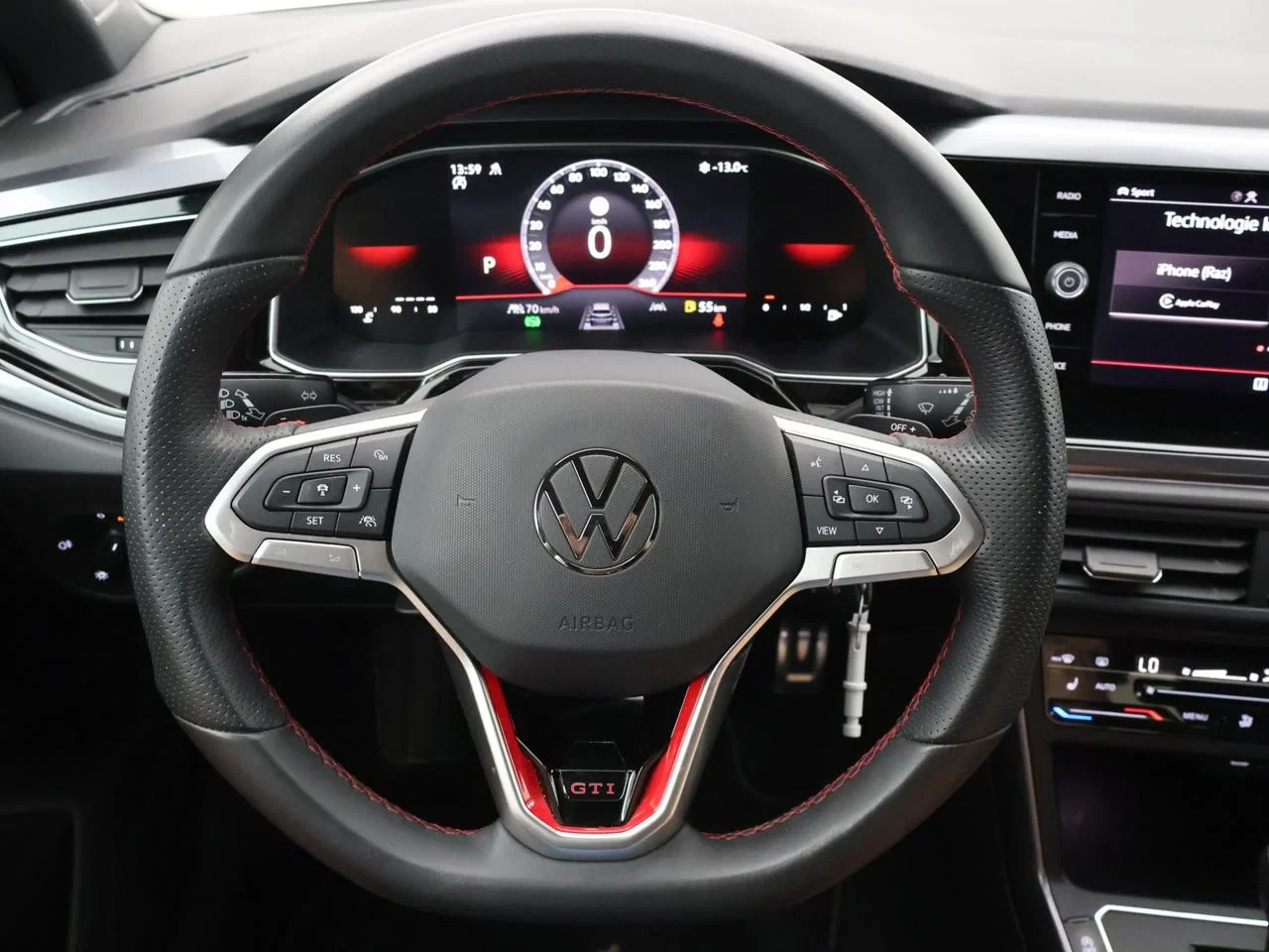 Volkswagen-Polo-image-21