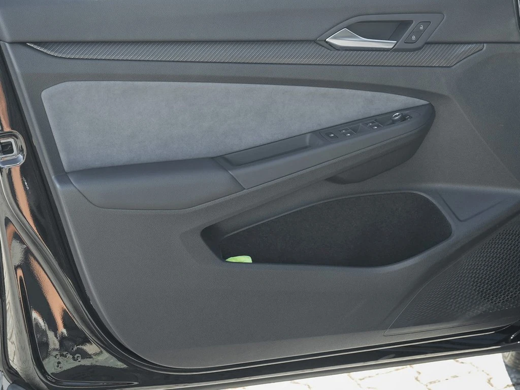 Volkswagen-Golf-image-17
