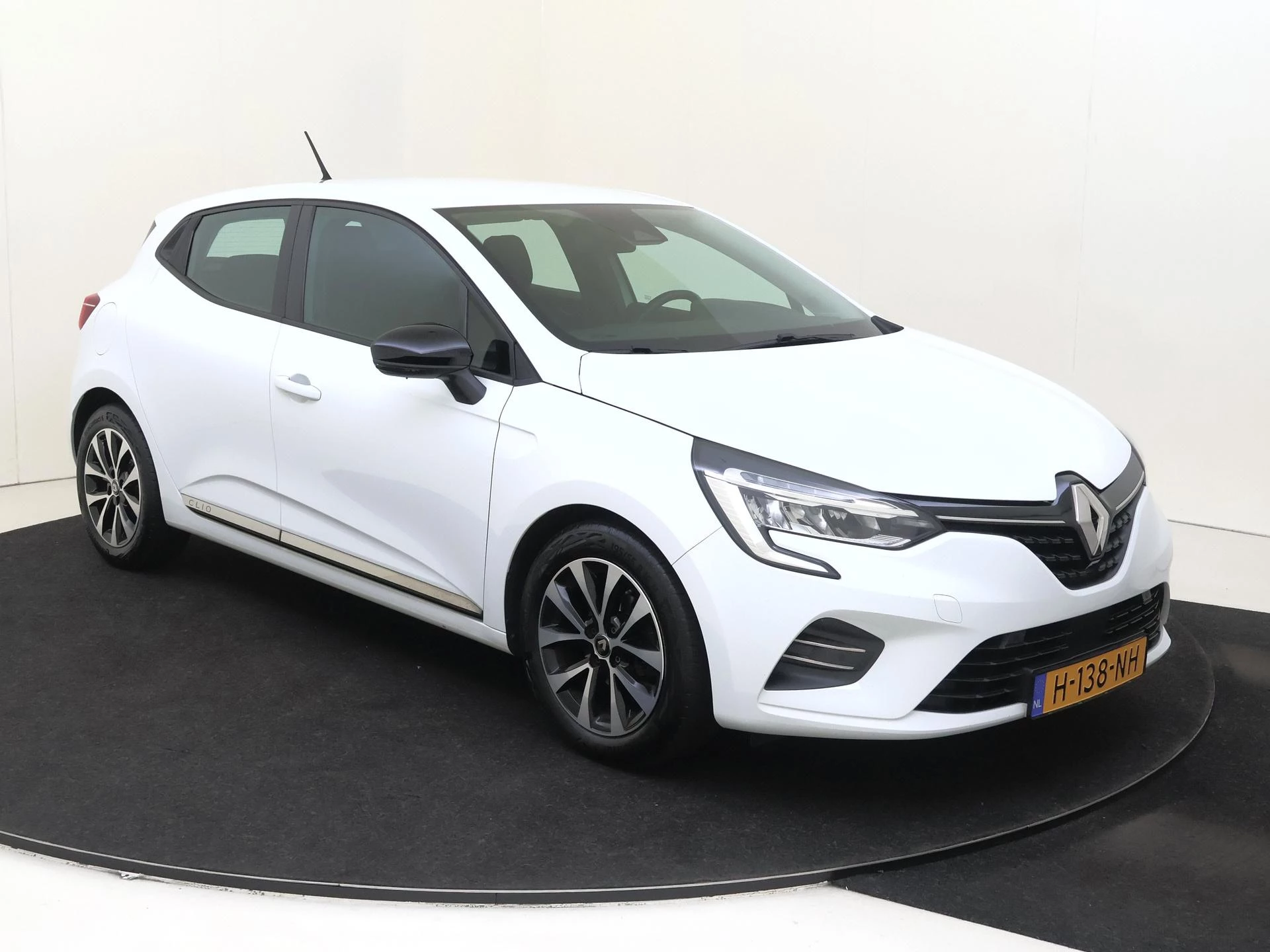 Renault-Clio-image-1