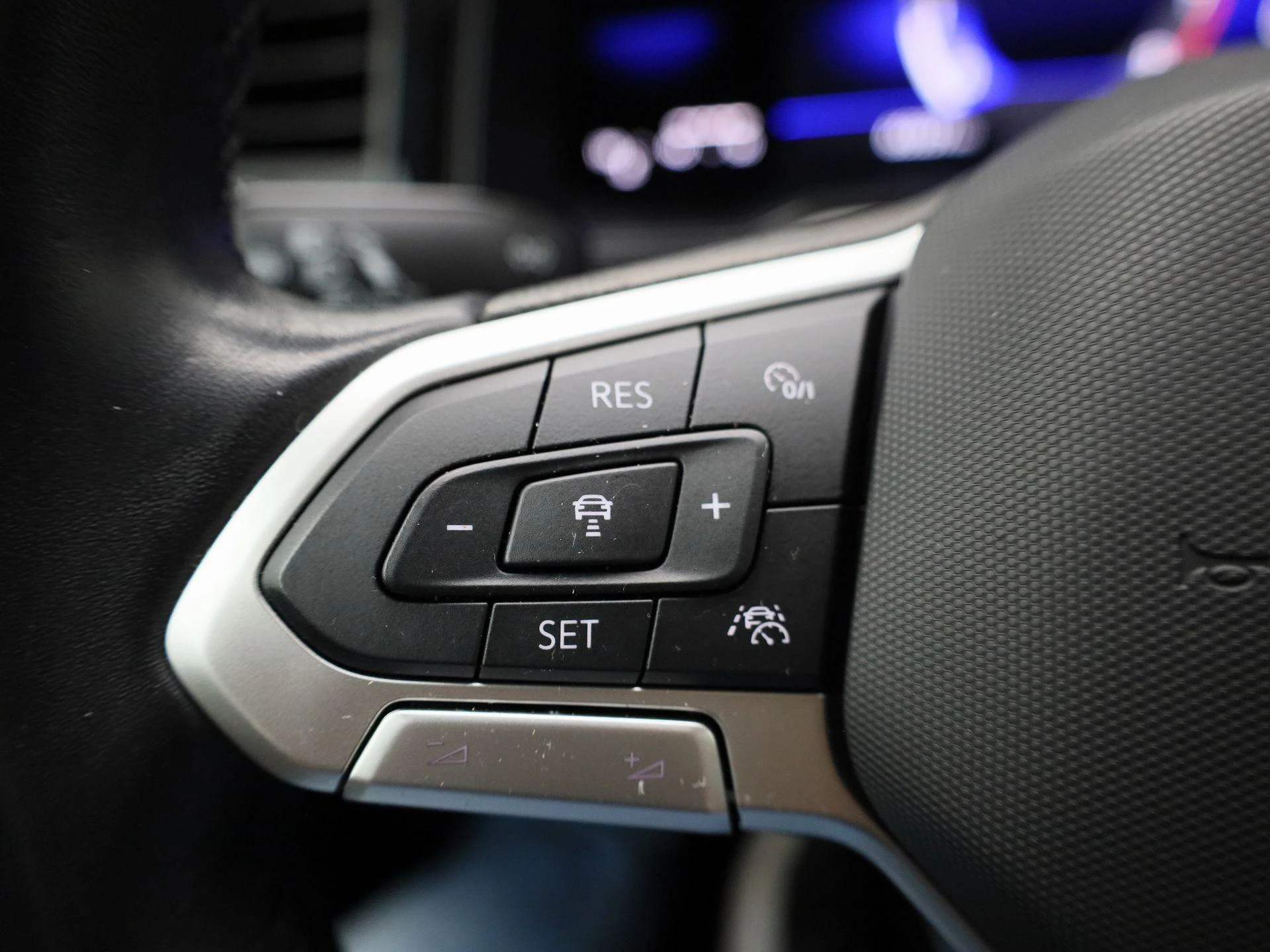 Volkswagen-Polo-image-16
