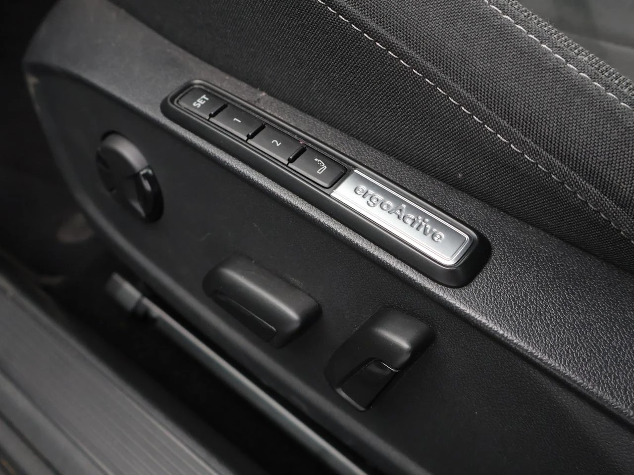 Volkswagen-Golf-image-6