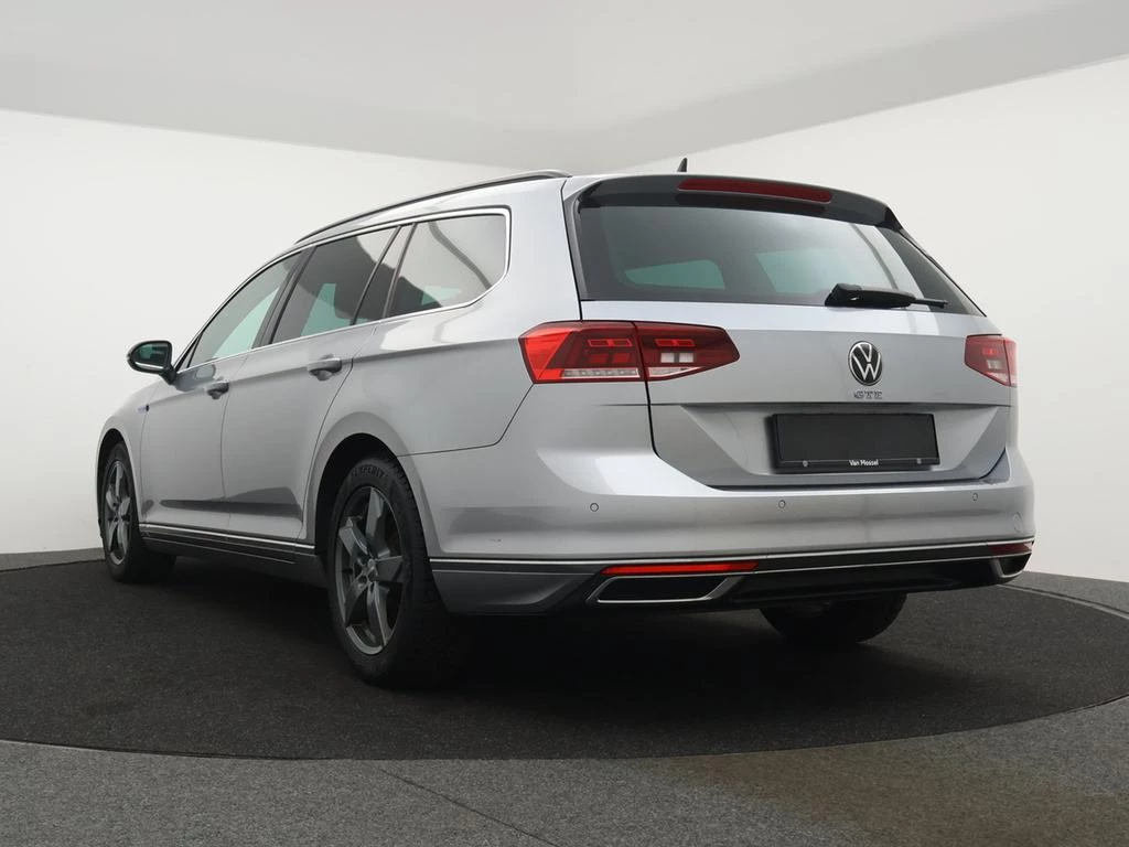 Volkswagen-Passat-image-26