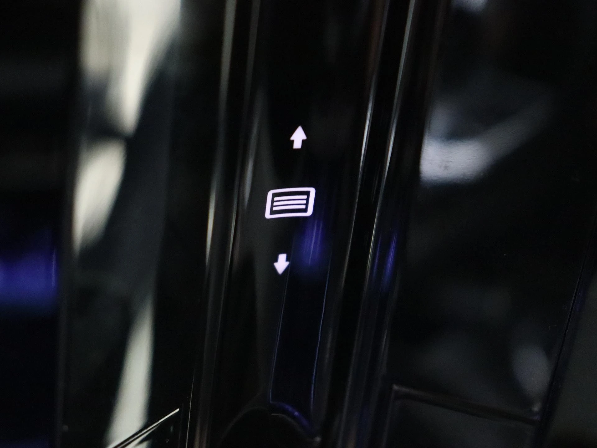 Mercedes-Benz-EQE-image-23