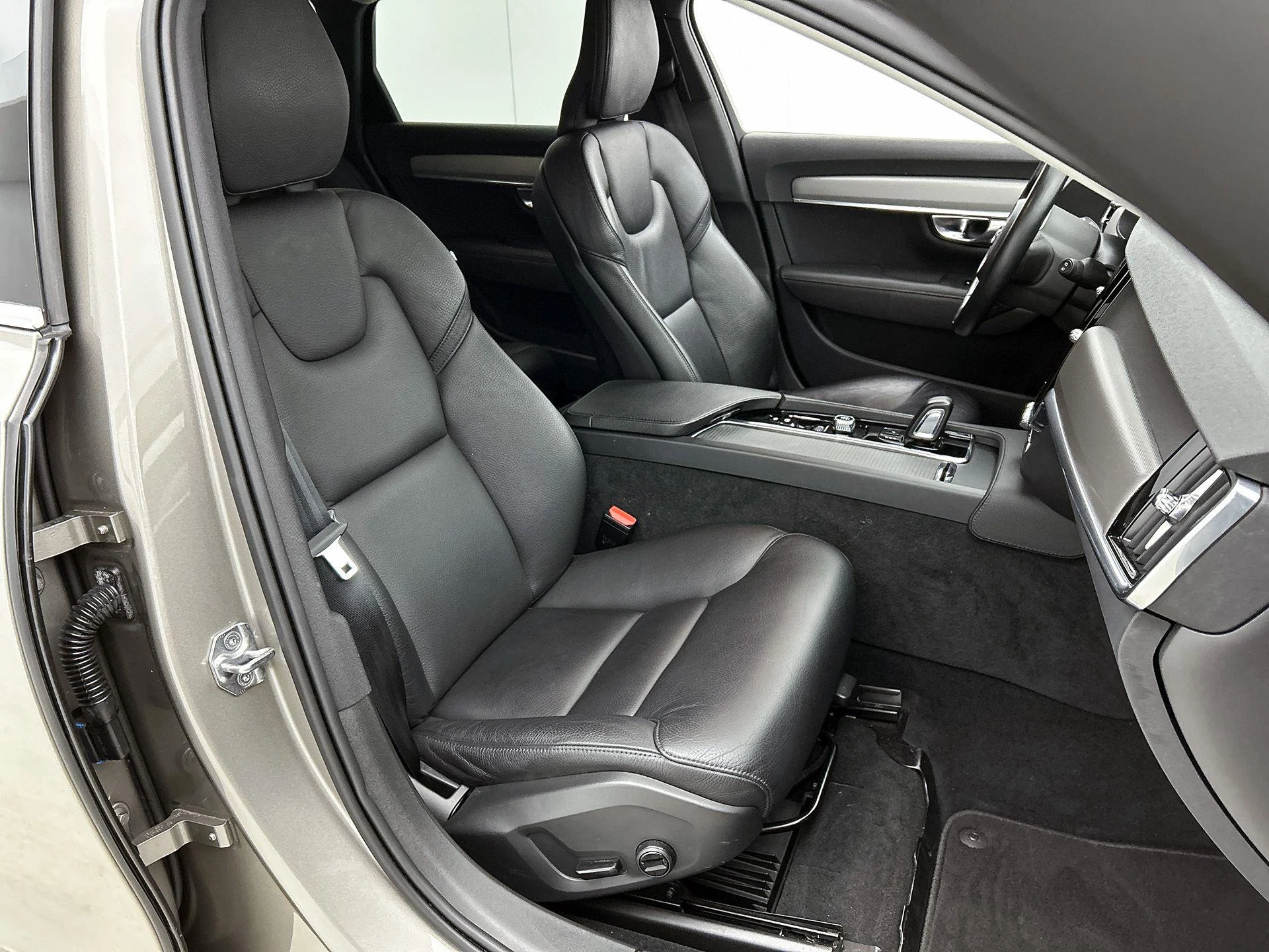 Volvo-V90-image-48
