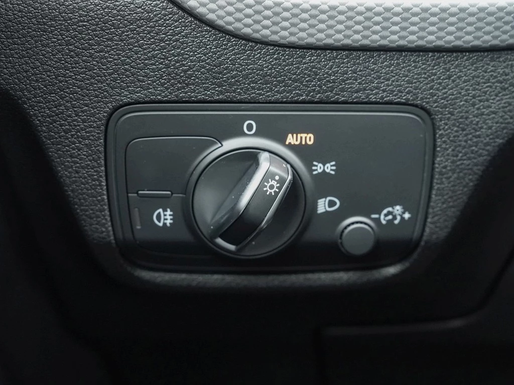 Audi Q2 35 TDI quattro advanced *Vorb.AHK*Navi*Smatphone-Interface*PDC*Kamera*Drive-Select*Sound-System