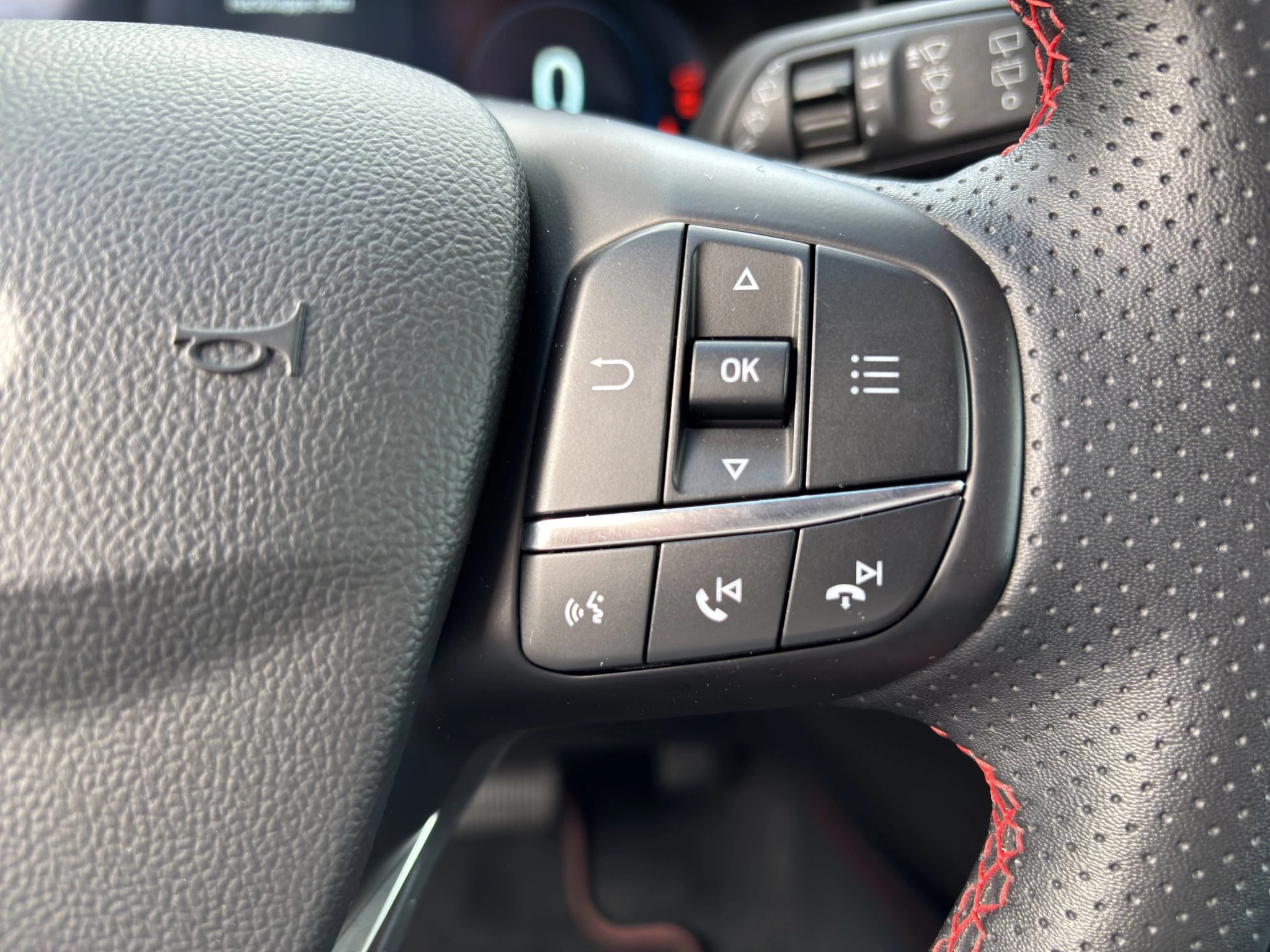 Ford Focus ST-Line X Turnier Aut.*AHK*ACC*HUD*KAM*NAVI*WINTER-PKT.