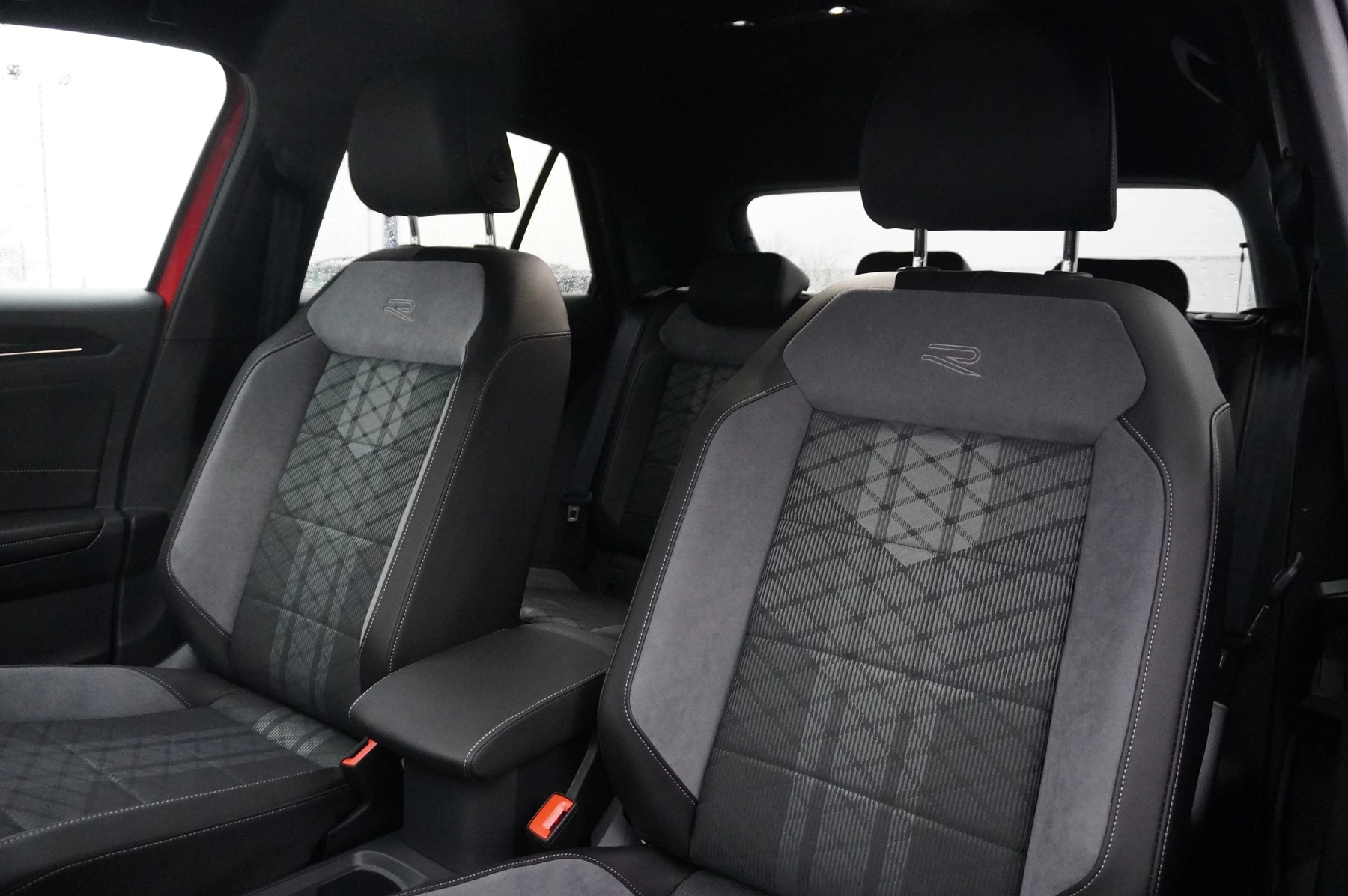 Volkswagen-T-Roc-image-44