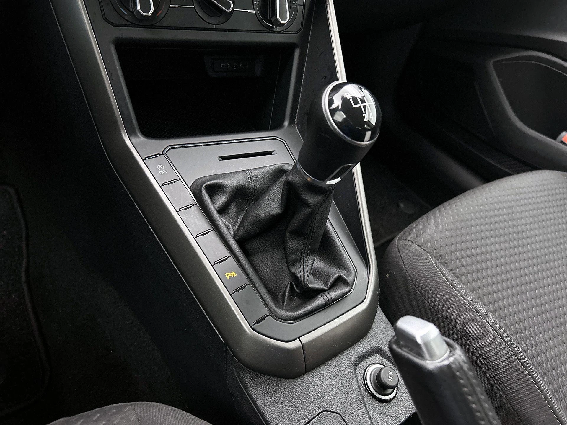 Volkswagen-Polo-image-24