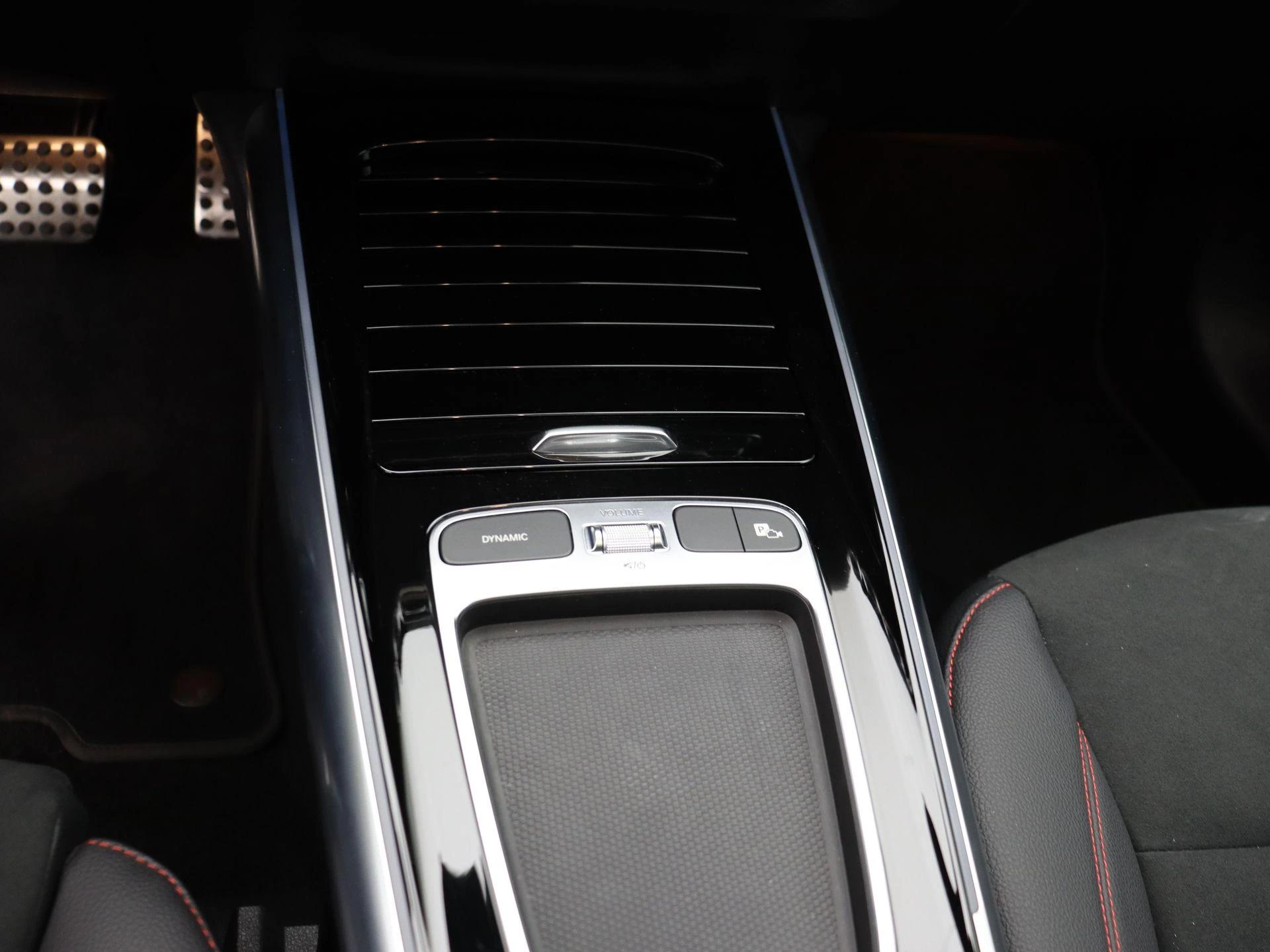 Mercedes-Benz-EQA-image-11