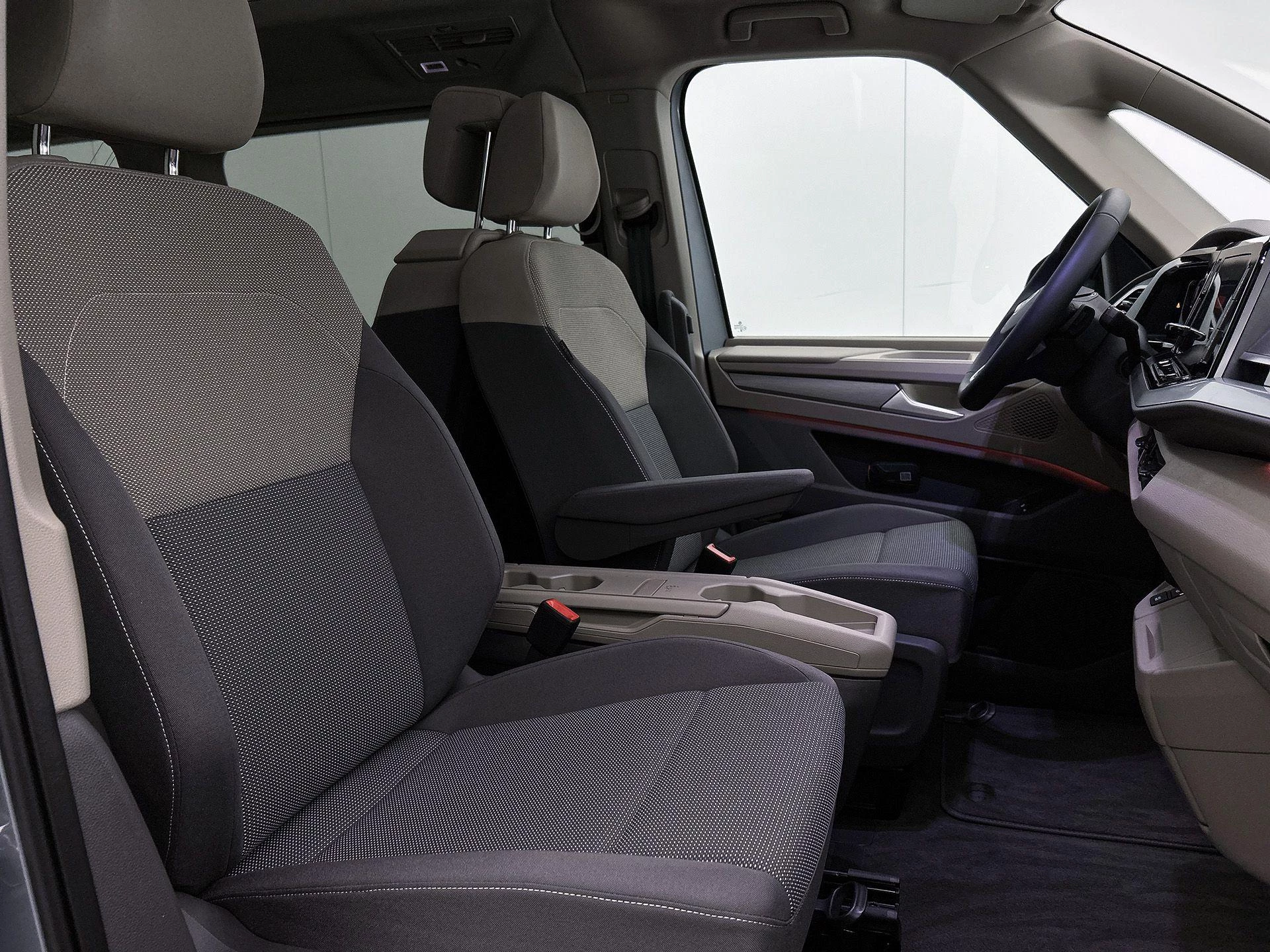 Volkswagen-Multivan-image-34