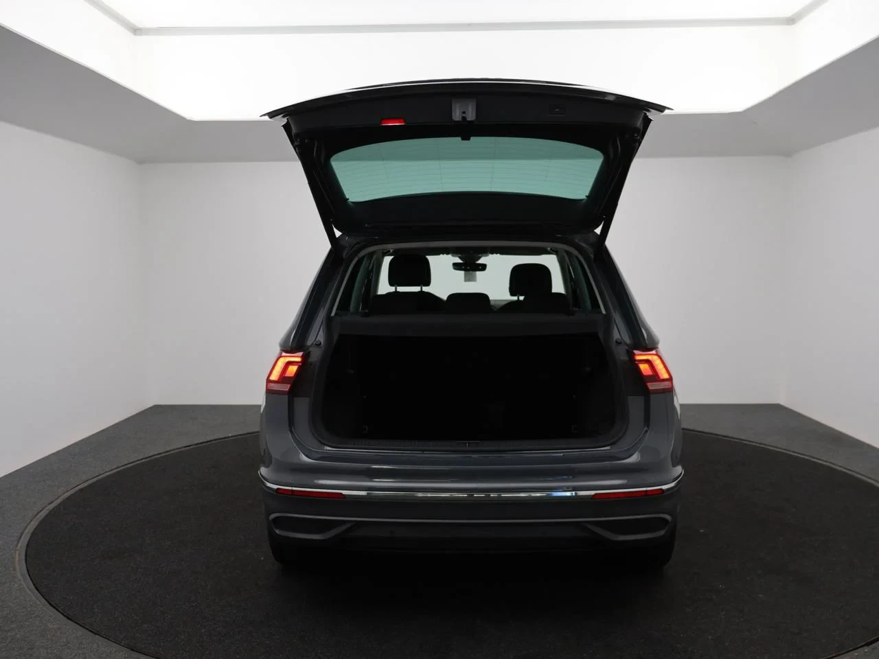 Volkswagen-Tiguan-image-26