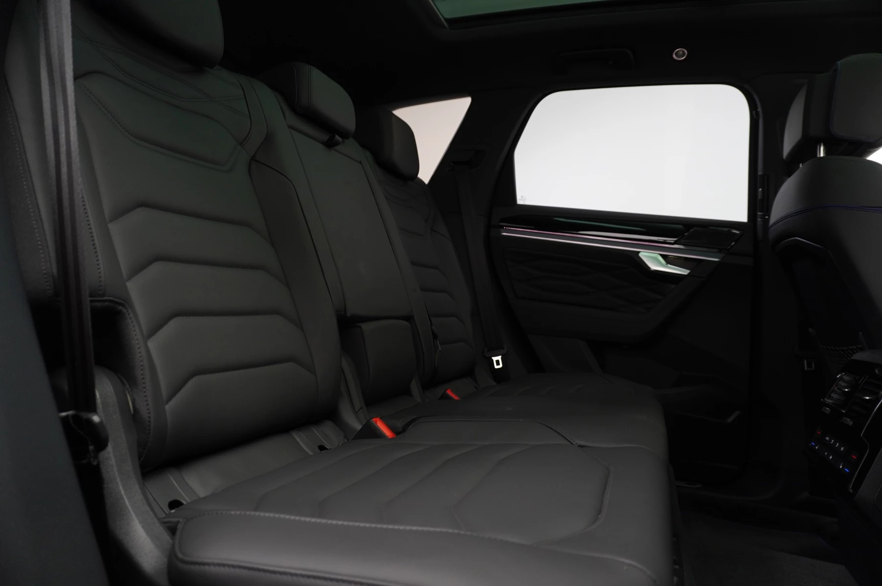 Volkswagen-Touareg-image-32