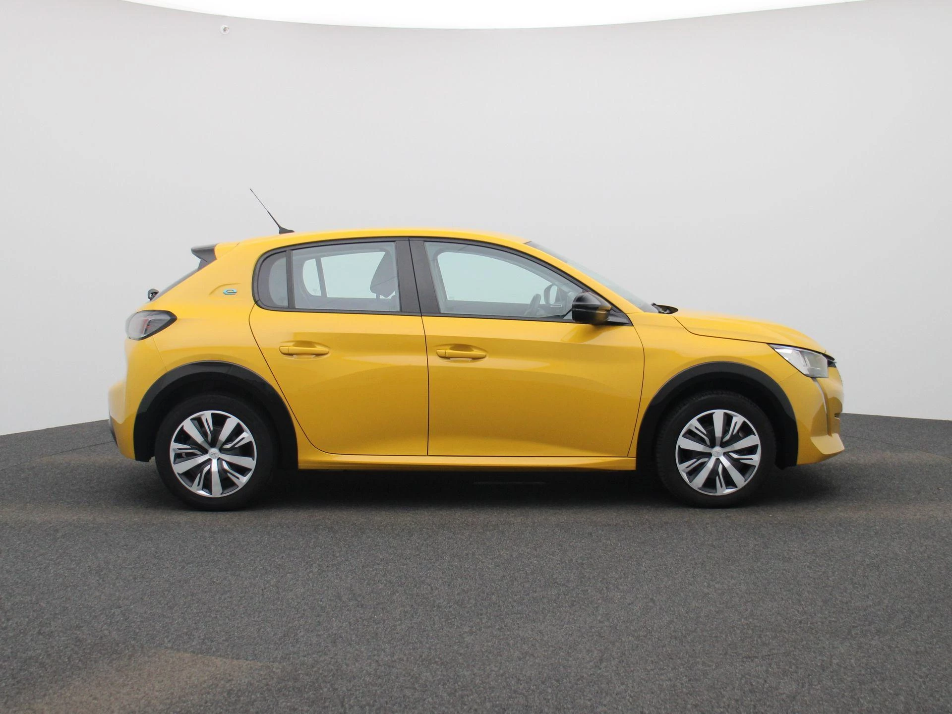 Peugeot-e-208-image-5
