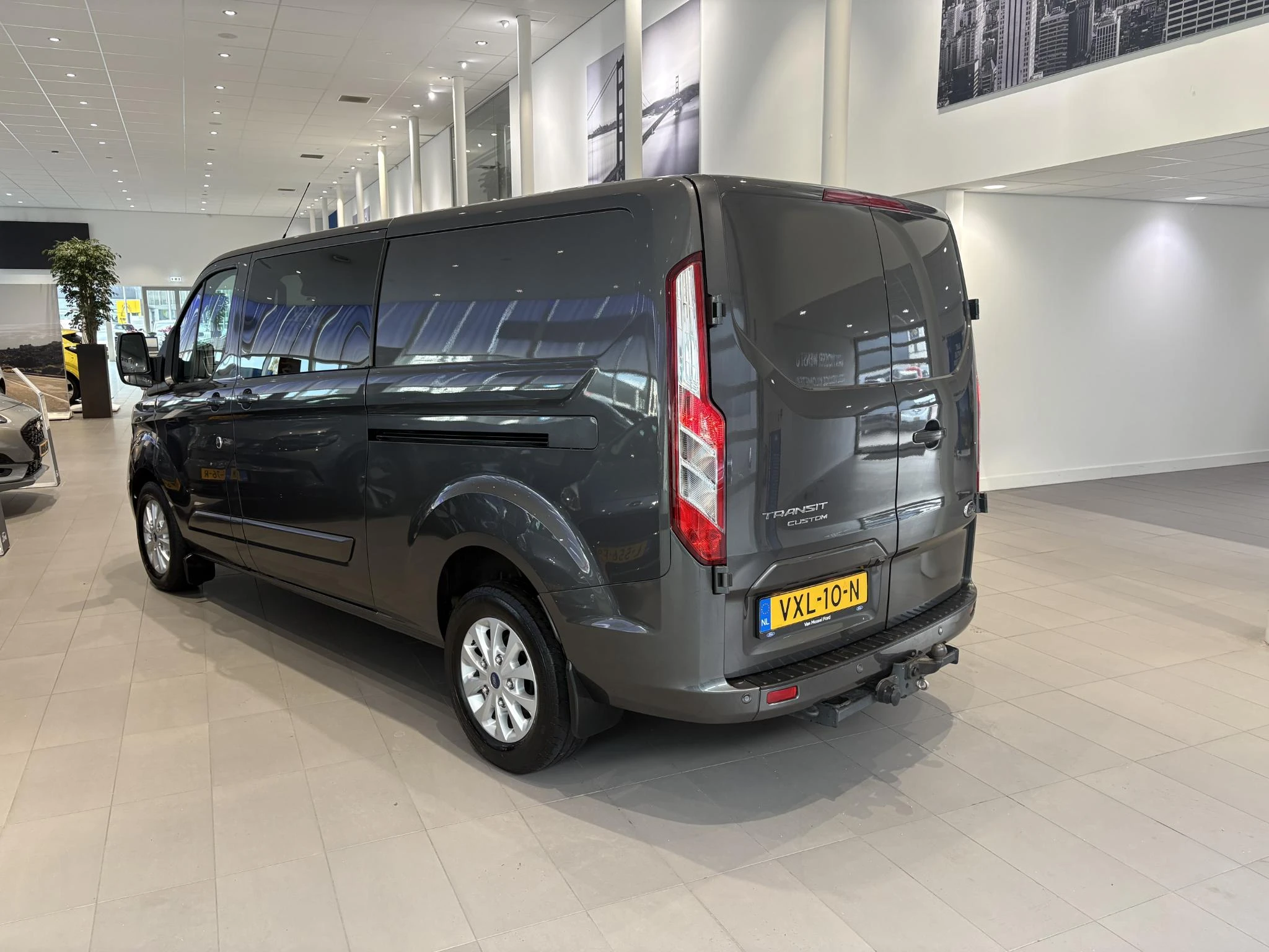 Ford-Transit Custom-image-5