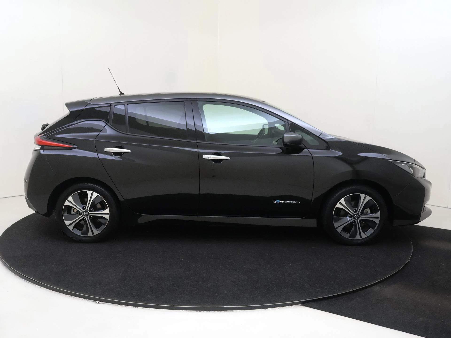 Nissan-Leaf-image-8