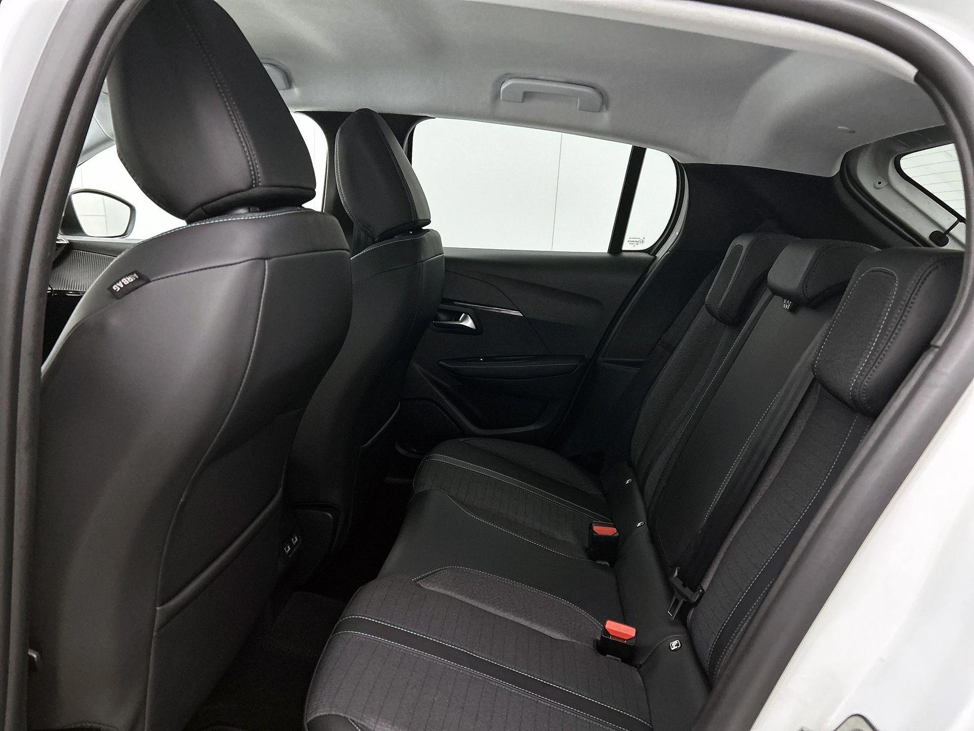 Peugeot-208-image-25