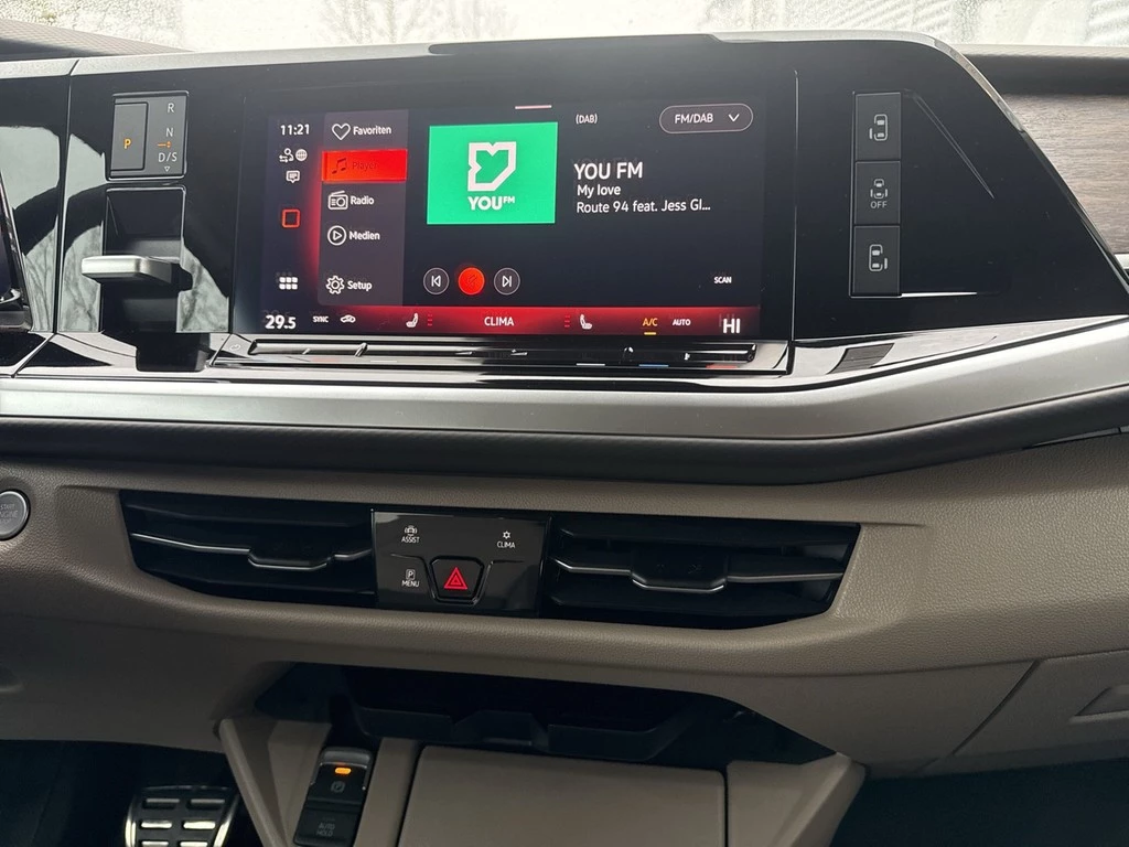 Volkswagen-Multivan-image-10