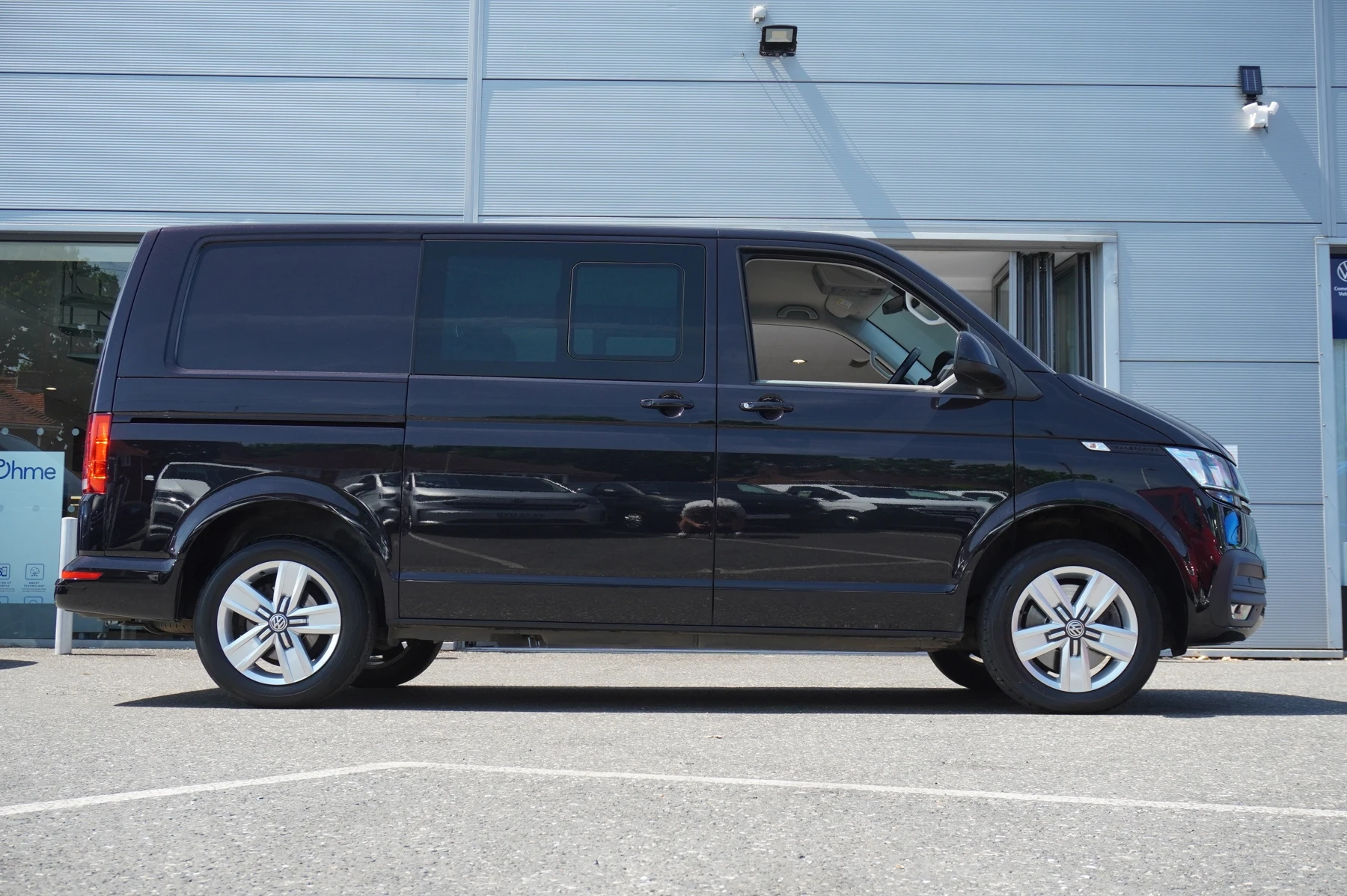 Volkswagen-Transporter-image-3