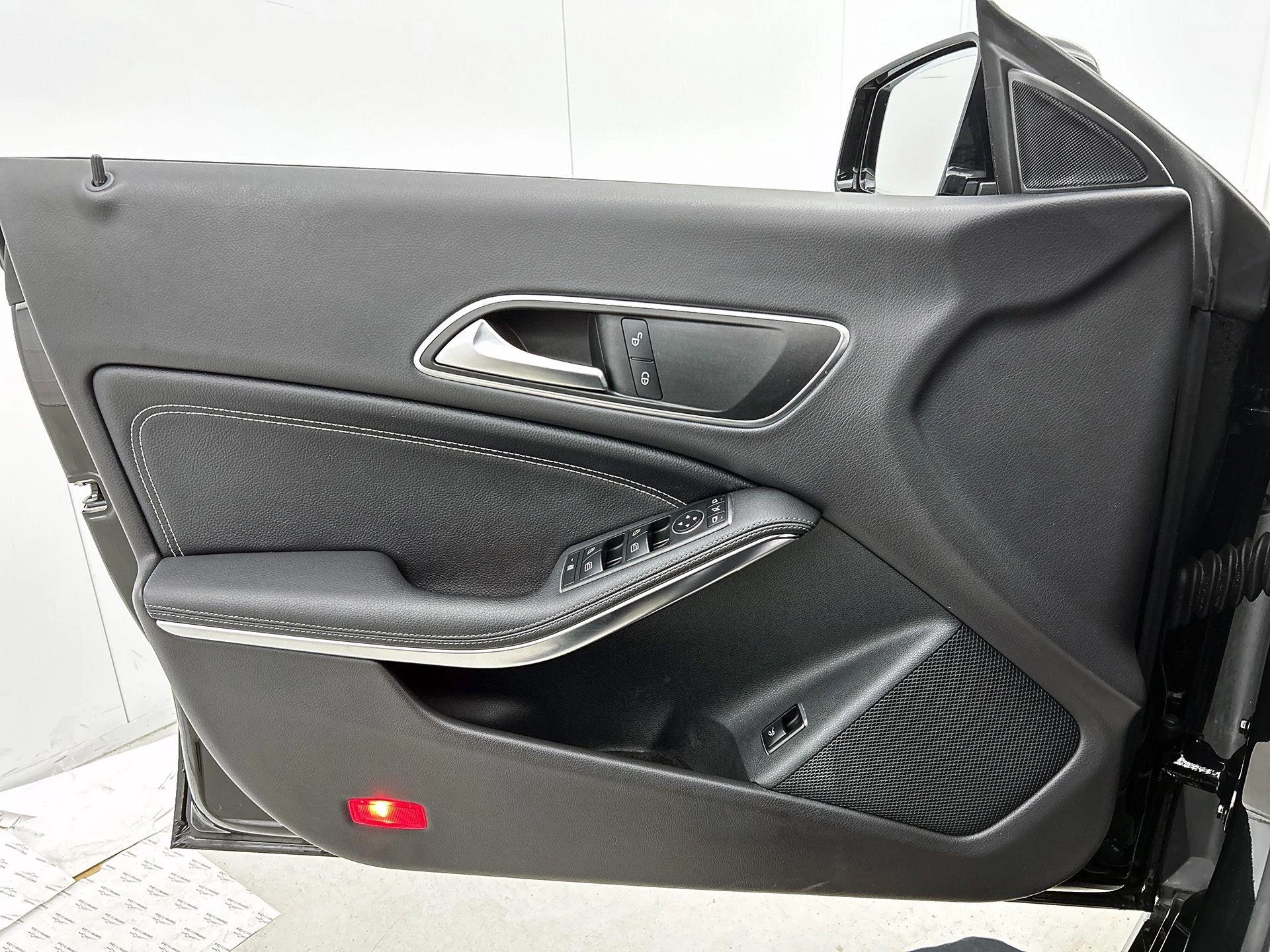 Mercedes-Benz-CLA-image-27