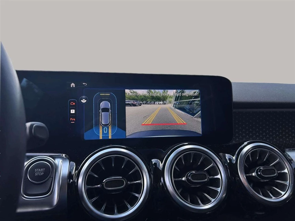 Mercedes-Benz-EQB-image-15