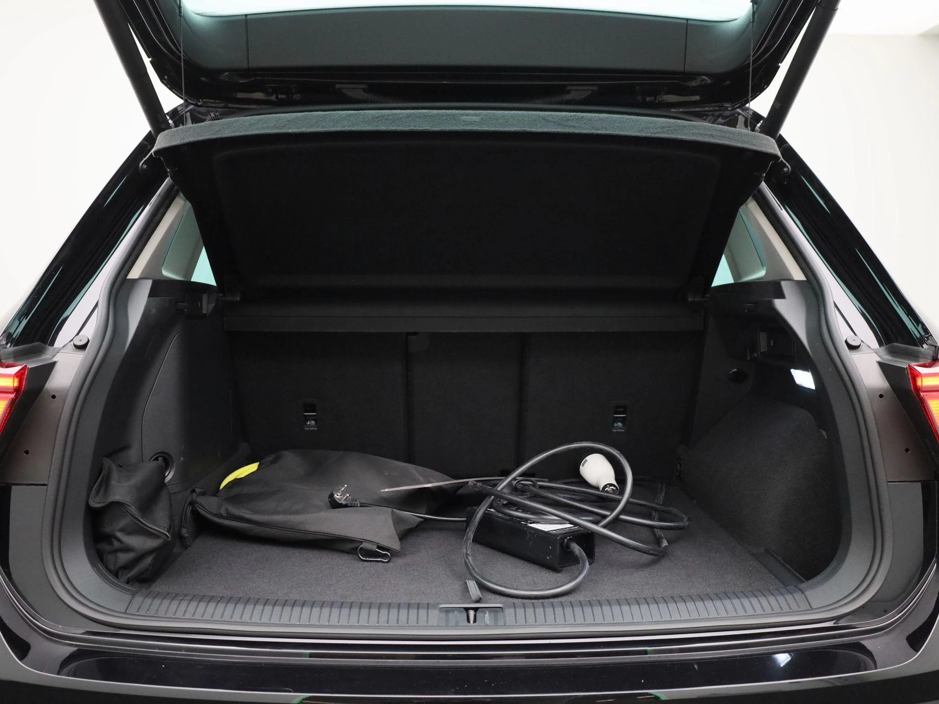 Volkswagen-Tiguan-image-13