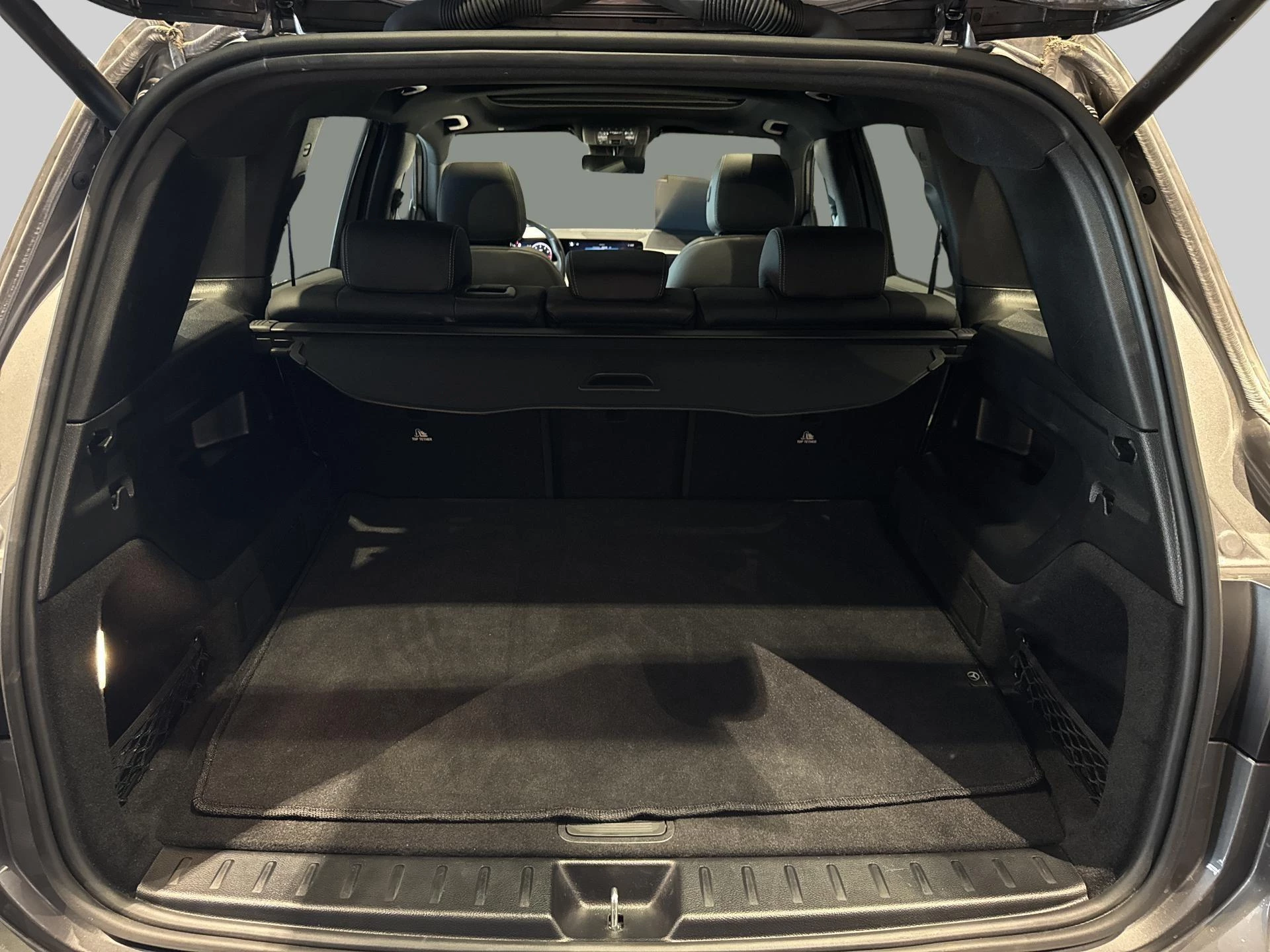 Mercedes-Benz GLB 200 Luxury Line + LEDER + PANO DAK + TREKHAAK + MULTIBEAM +