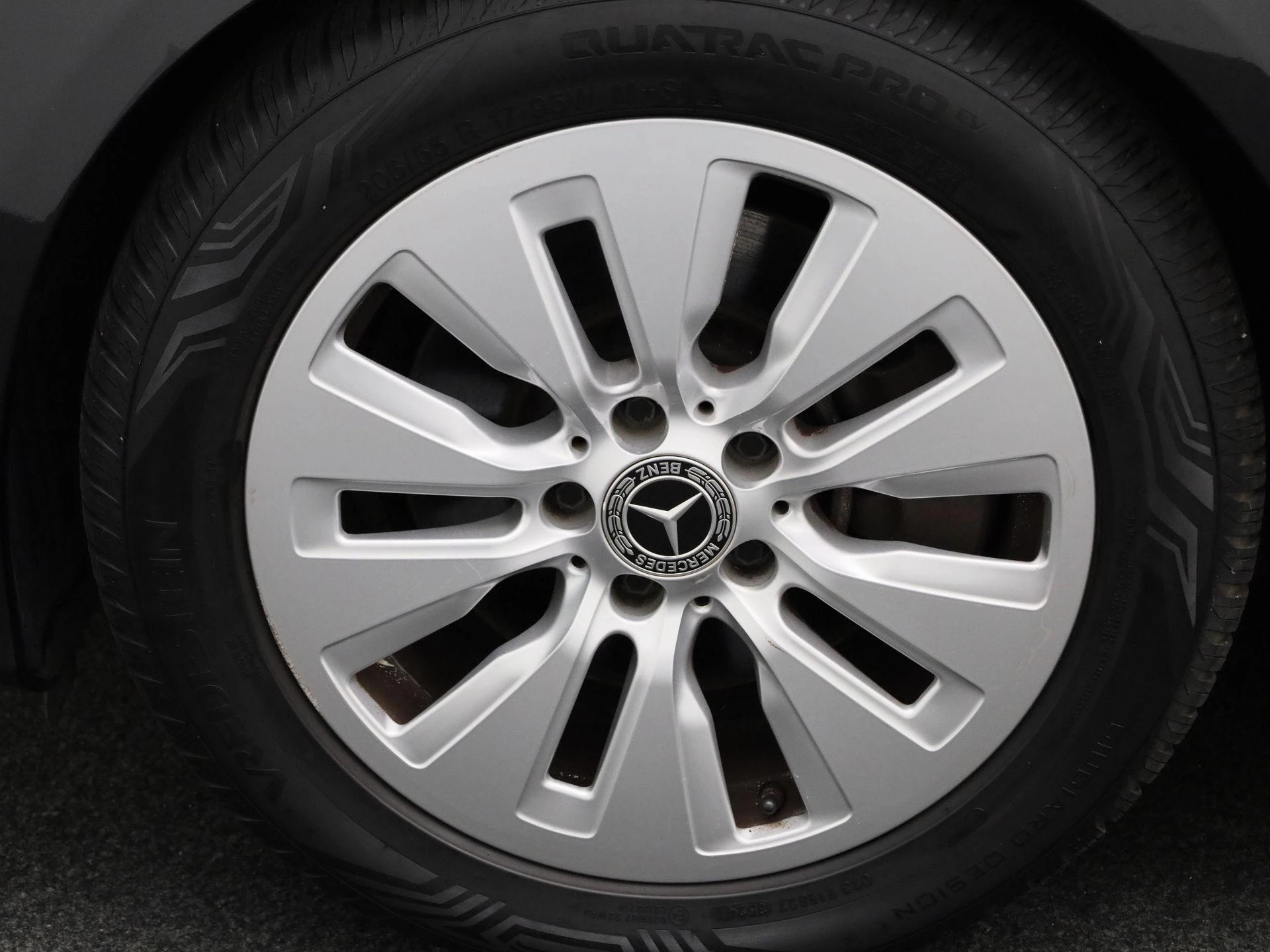 Mercedes-Benz-C-Klasse-image-11