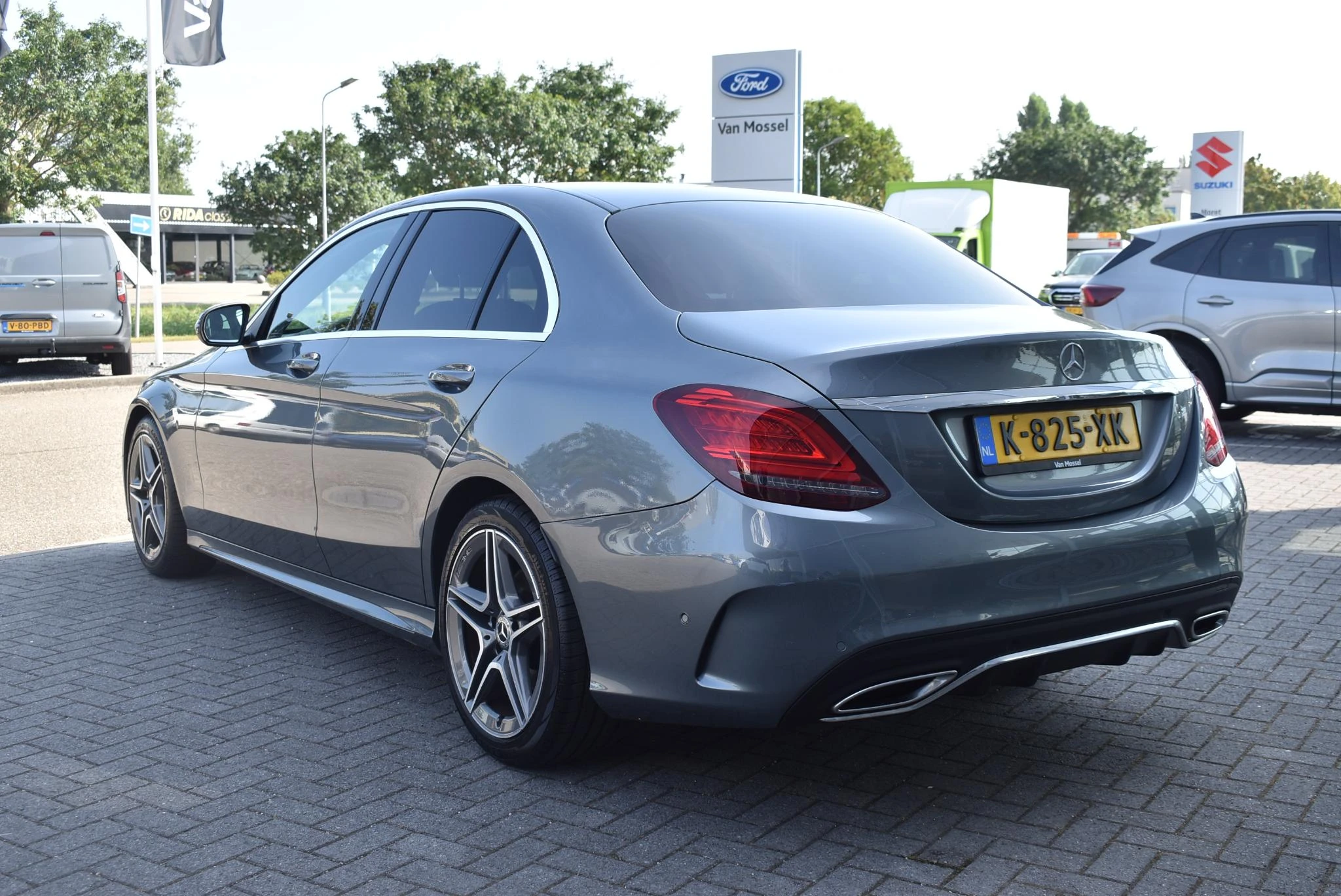 Mercedes-Benz-C-Klasse-image-7