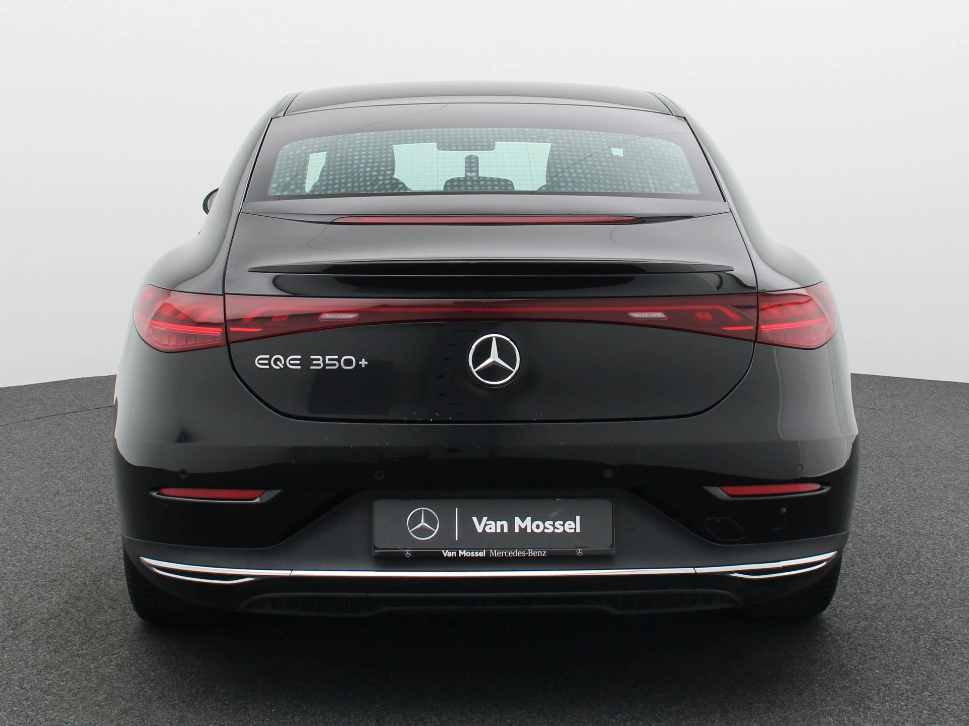 Mercedes-Benz-EQE-image-4