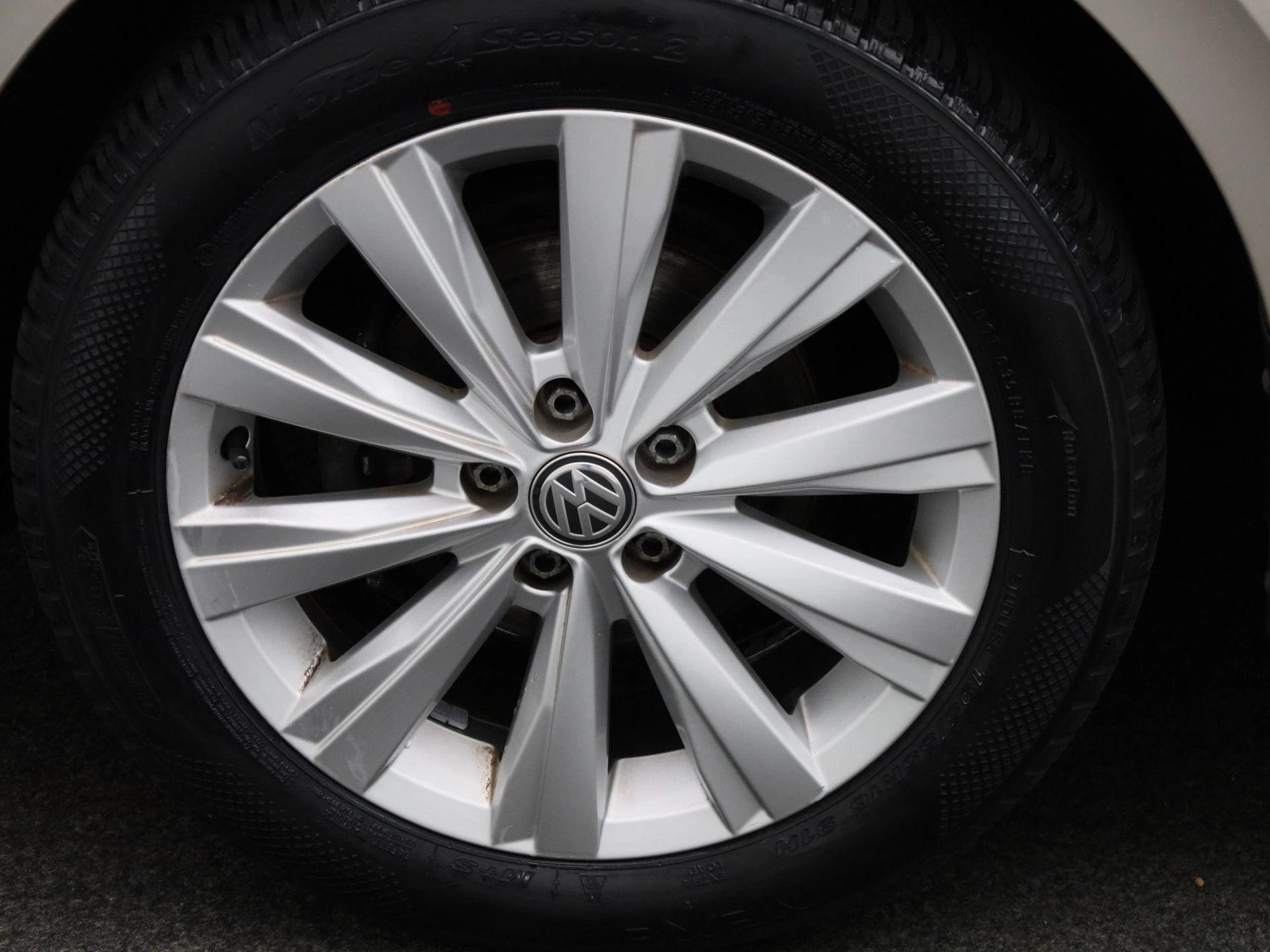 Volkswagen-Polo-image-12