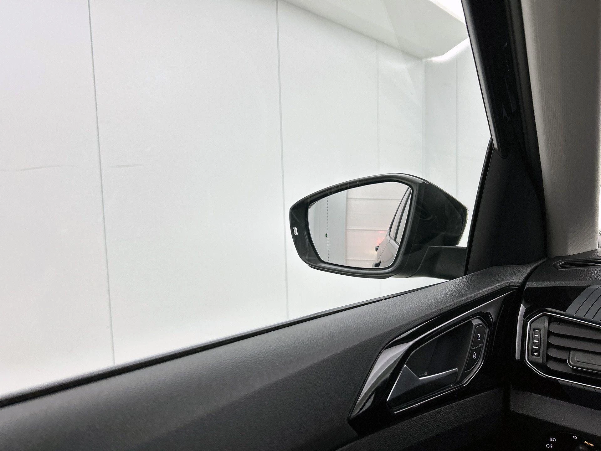 Volkswagen-T-Cross-image-21