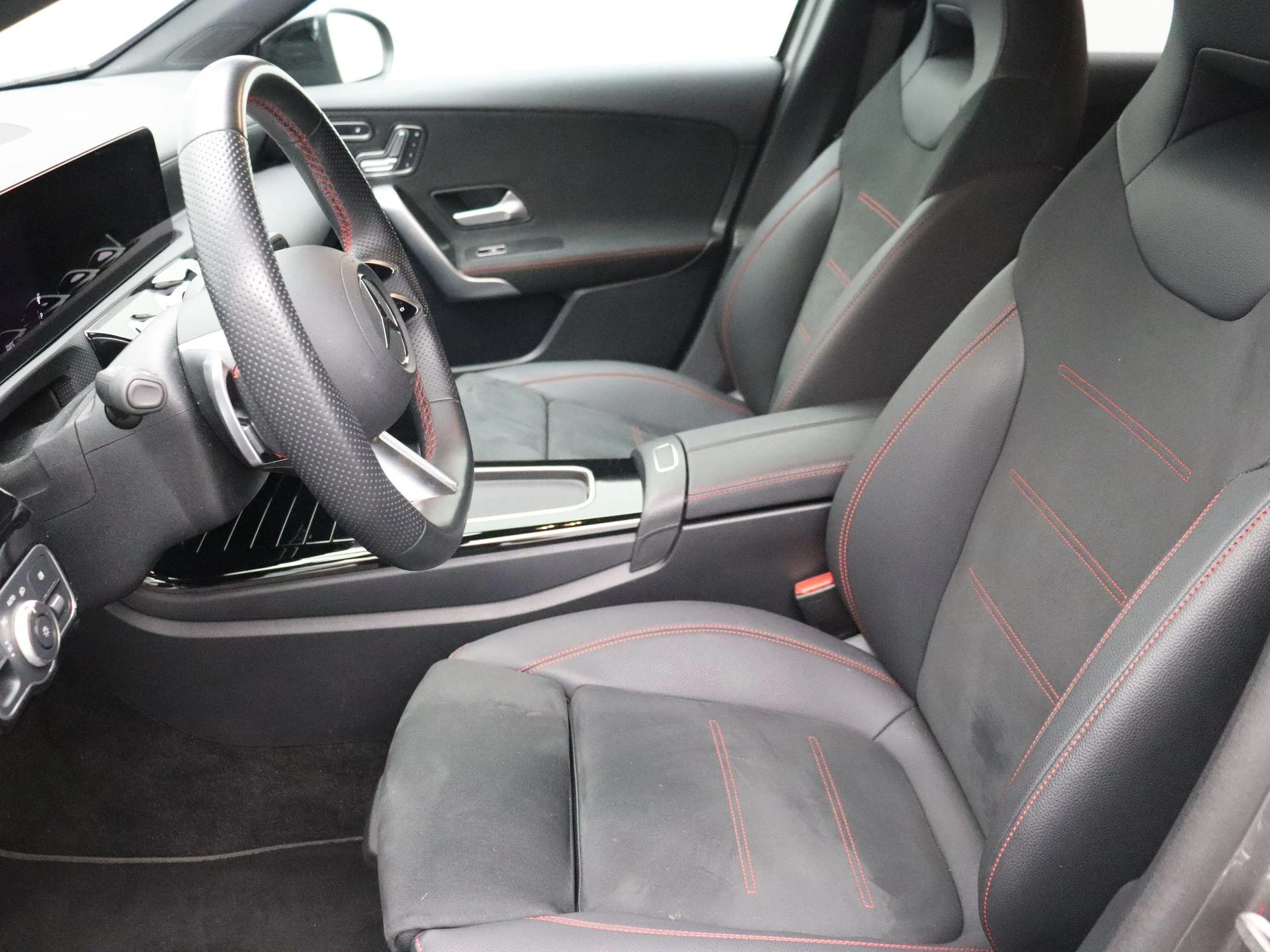 Mercedes-Benz Classe A 250 e AMG Line + MULTIBEAM LED + PANORAMISCH DAK + CARPLAY +
