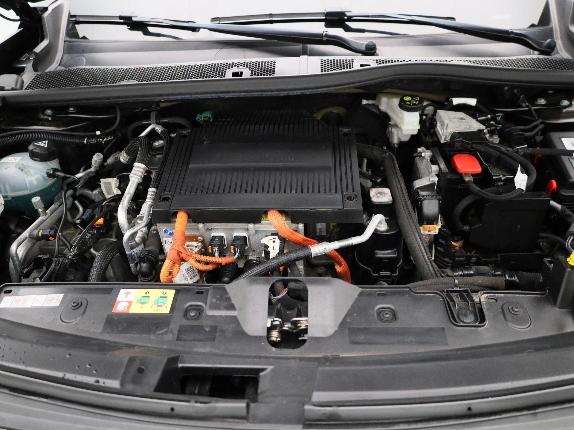 Peugeot-e-2008-image-34