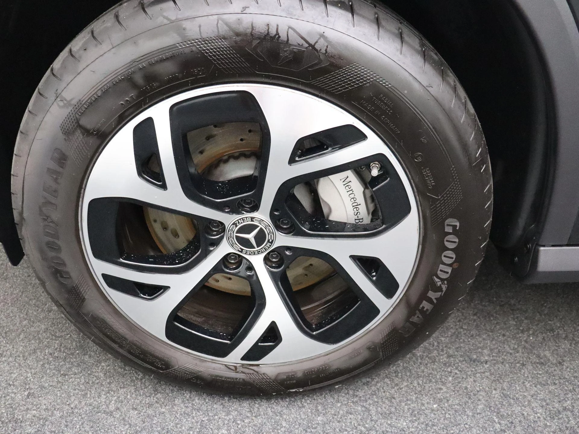 Mercedes-Benz GLC 300 e SUV Luxury Line + LEDER + DIGITAL LIGHT + TREKHAAK + 360 CAMERA +