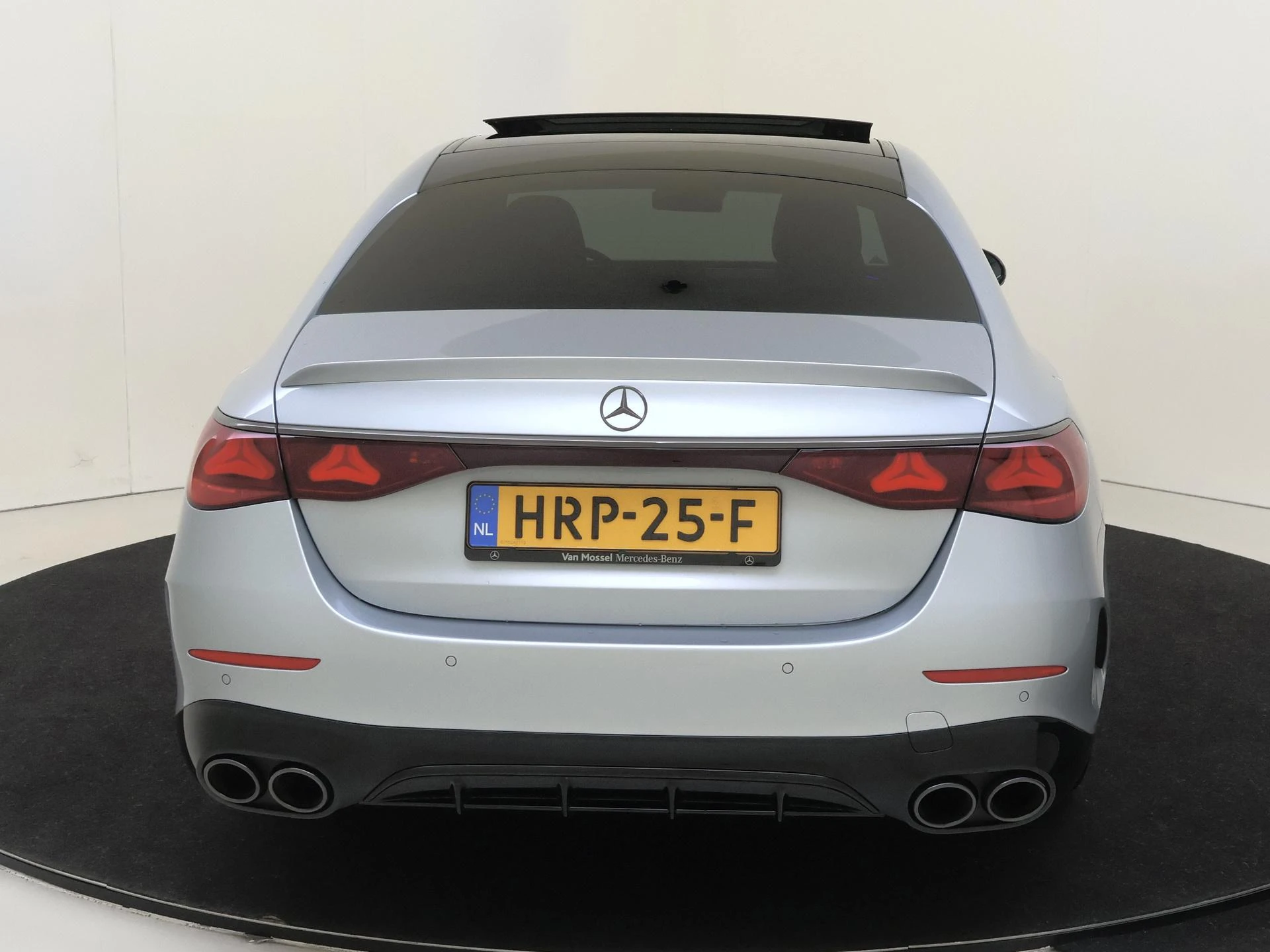 Mercedes-Benz-E-Klasse-image-6