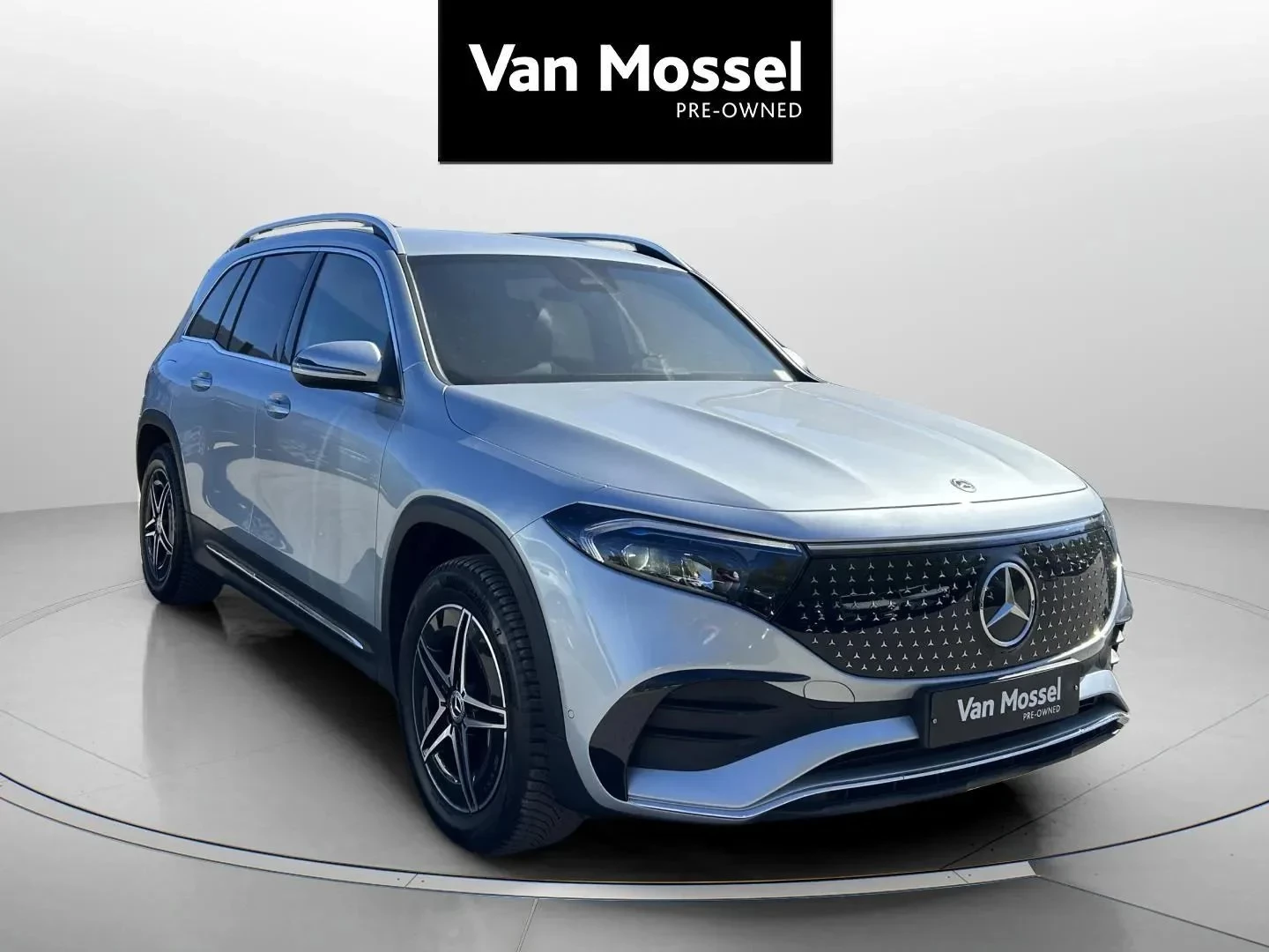 Mercedes-Benz-EQB-image-2