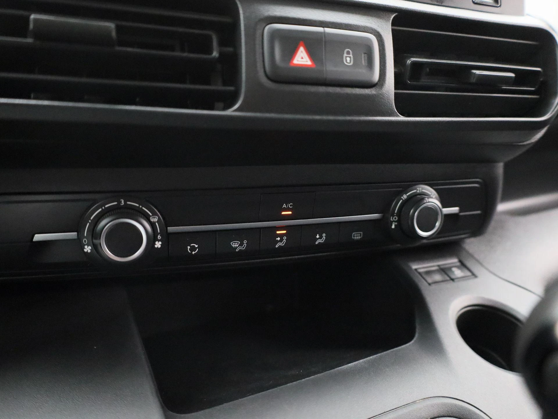 Opel-Combo Life-image-25