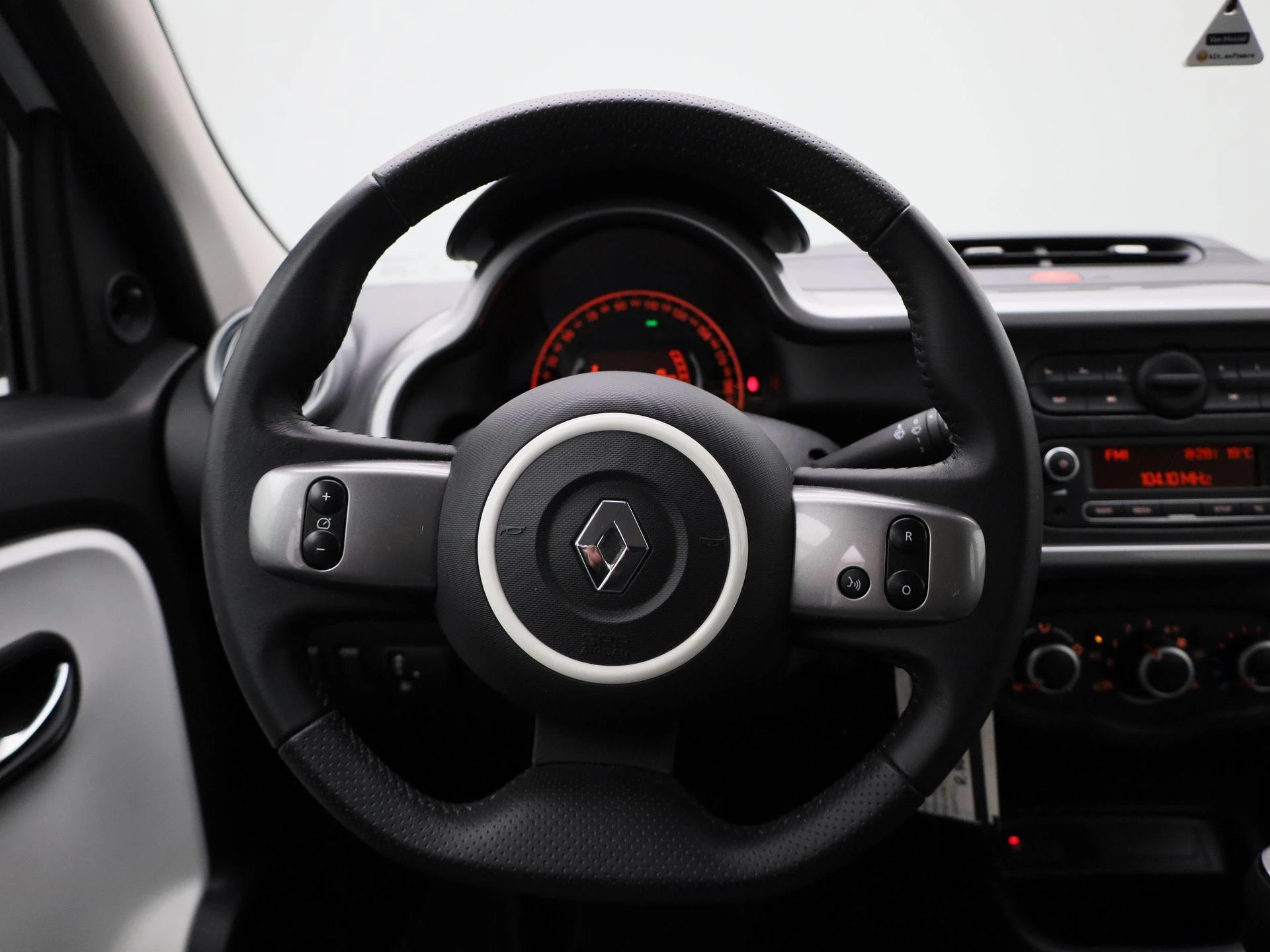 Renault-Twingo-image-6