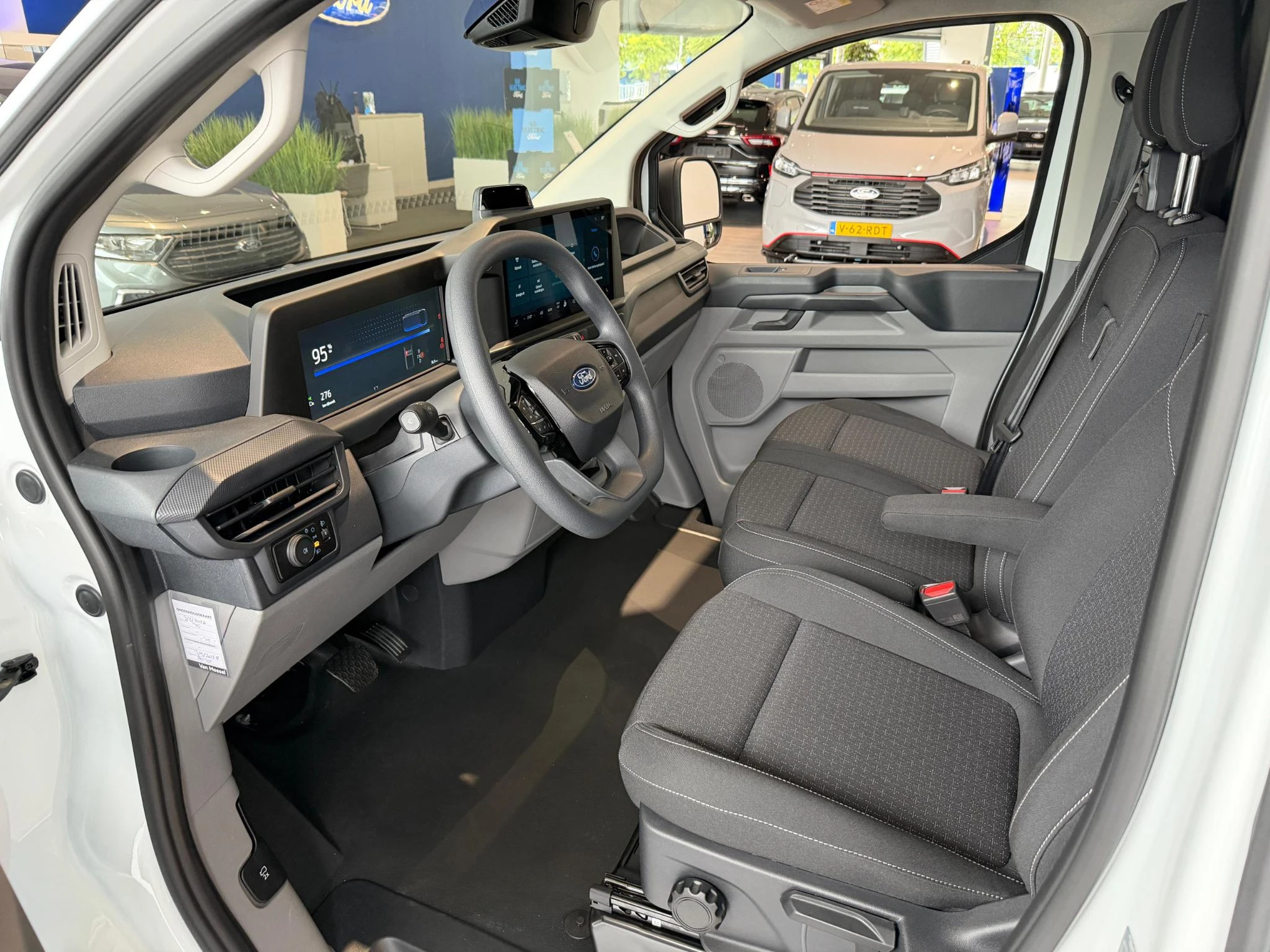Ford-E-Transit Custom-image-9