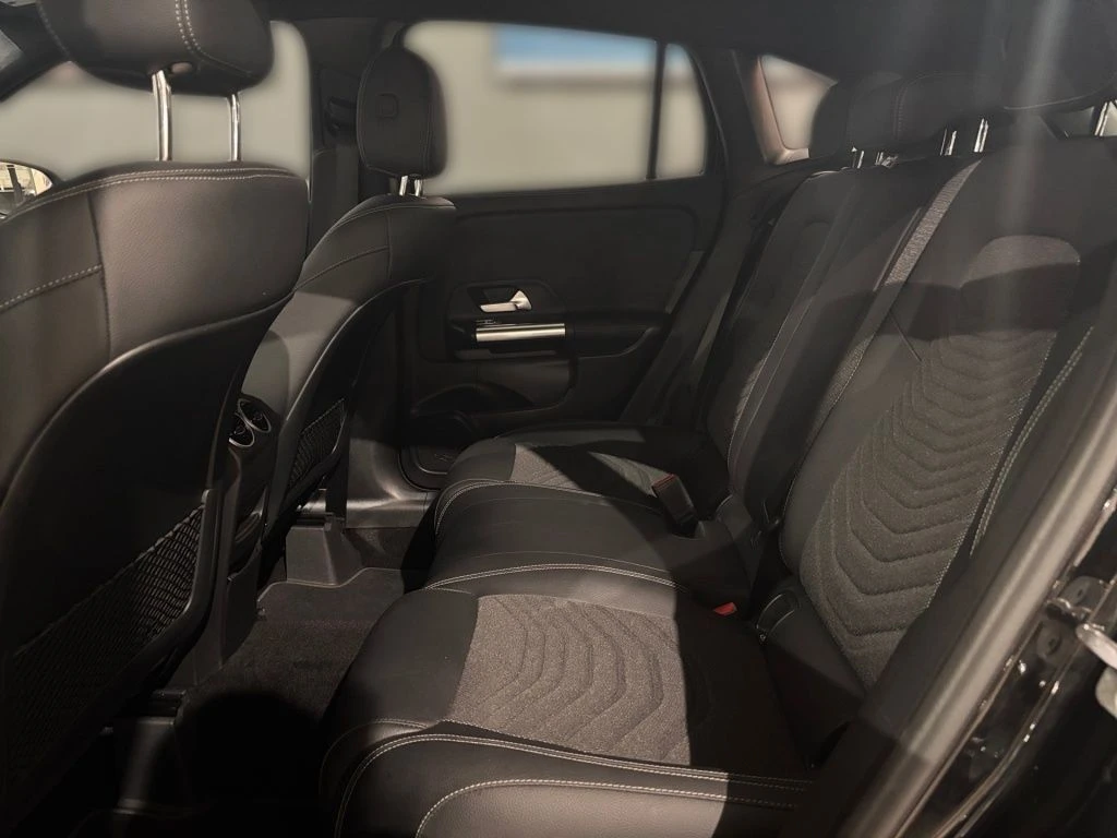 Mercedes-Benz-GLA 200-image-9