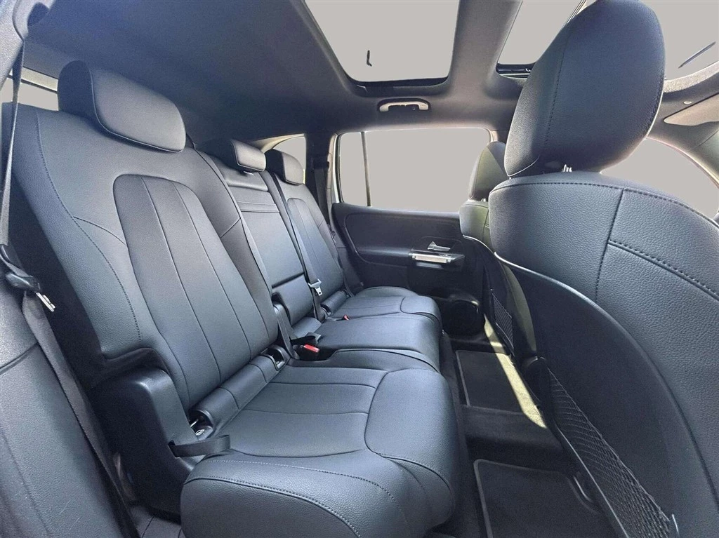 Mercedes-Benz-EQB-image-19
