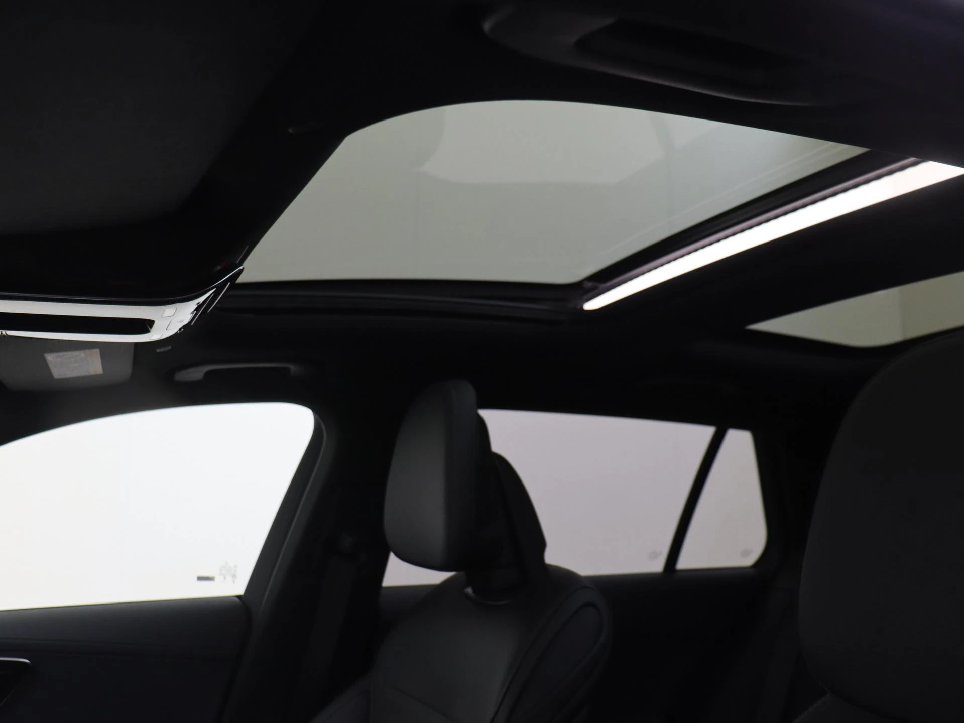 Mercedes-Benz-C-Klasse-image-26