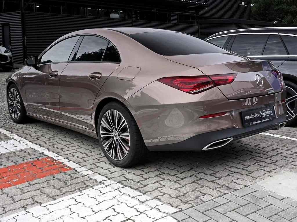Mercedes-Benz-CLA 180-image-5