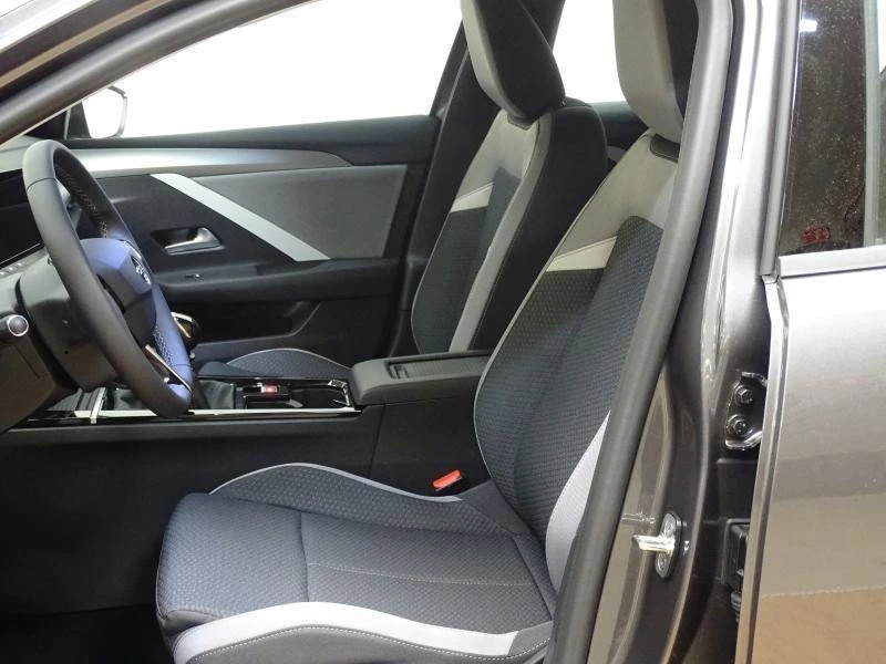 Opel Astra Sports Tourer 1.2T Business Edition Auto